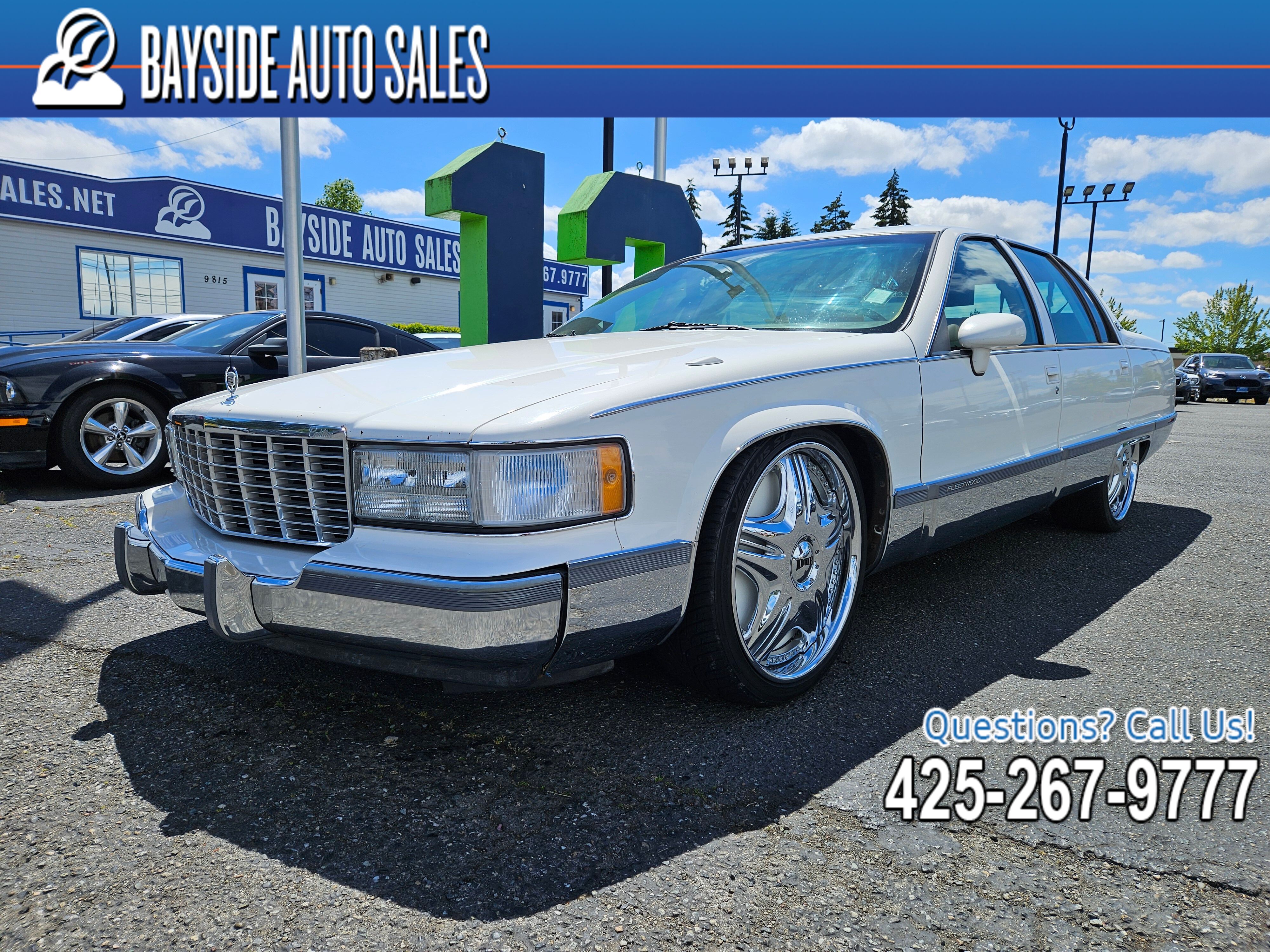 White Diamond Metallic 1994 Cadillac Fleetwood Sedan Rear-Wheel Drive 4-Speed Automatic