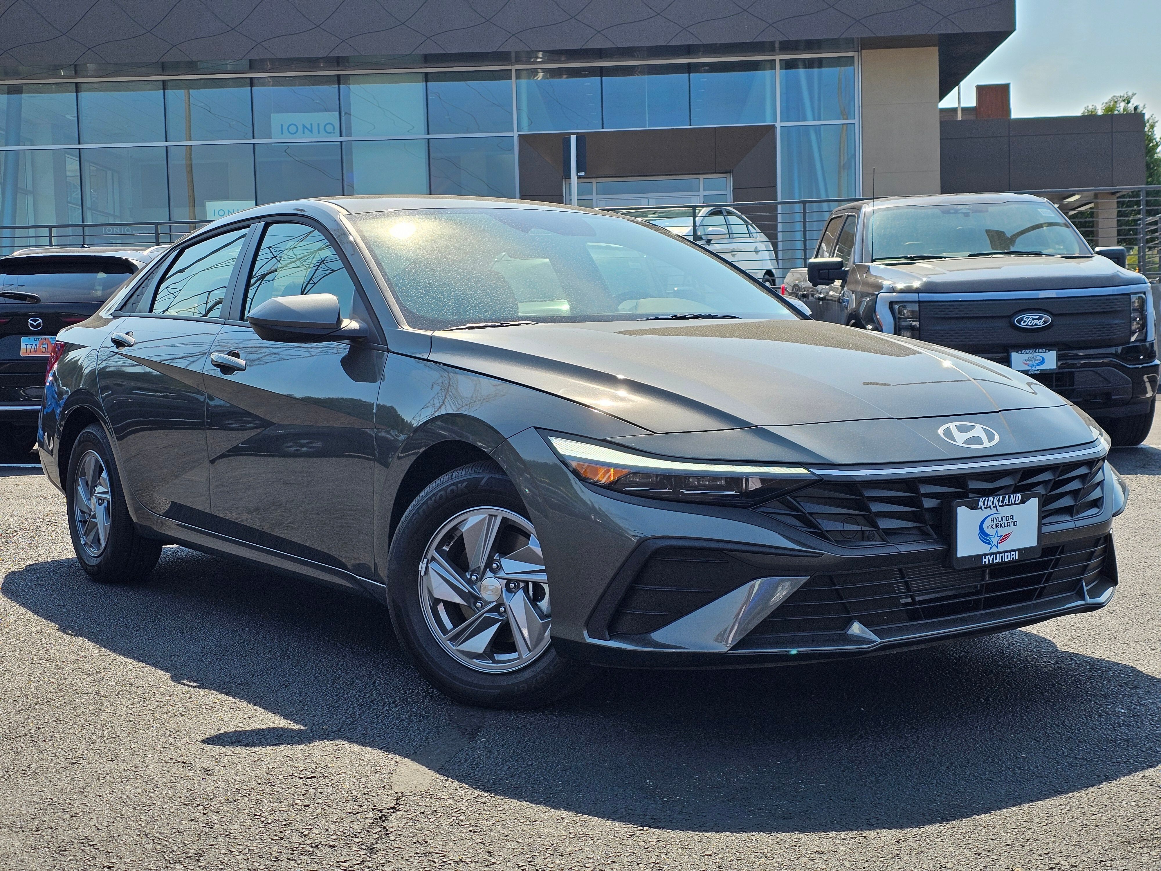 2025 Hyundai Elantra SE FWD