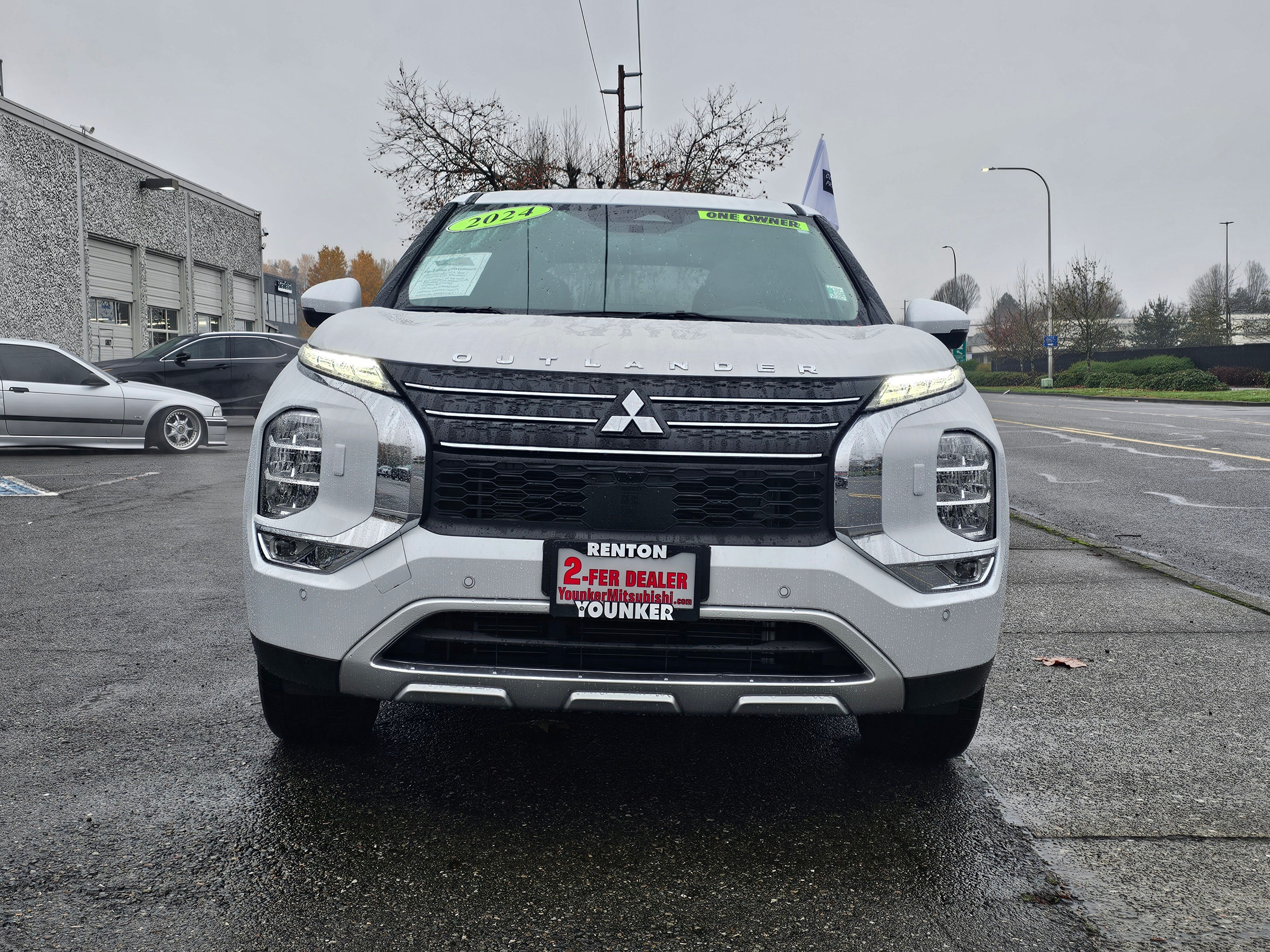 View vehicle photo 2