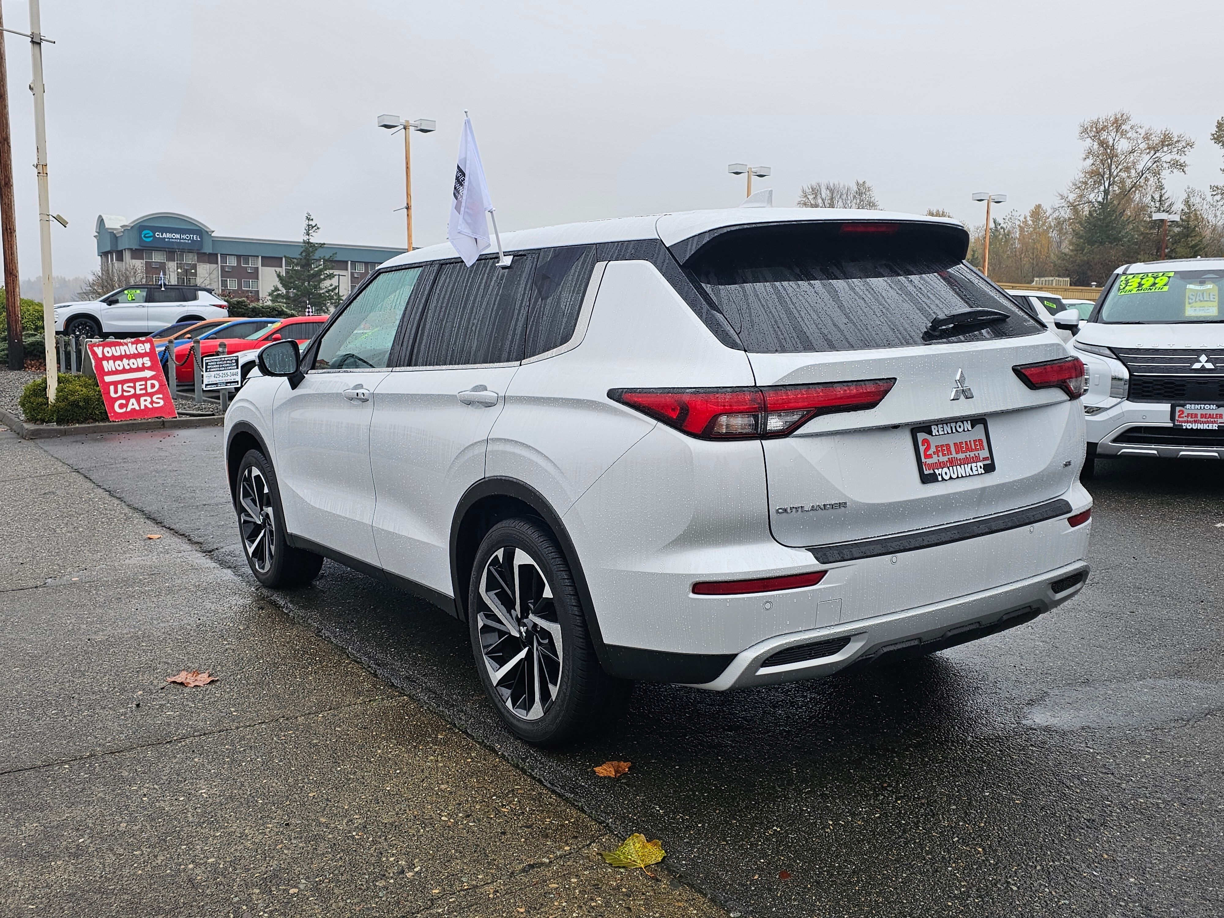 View vehicle photo 7