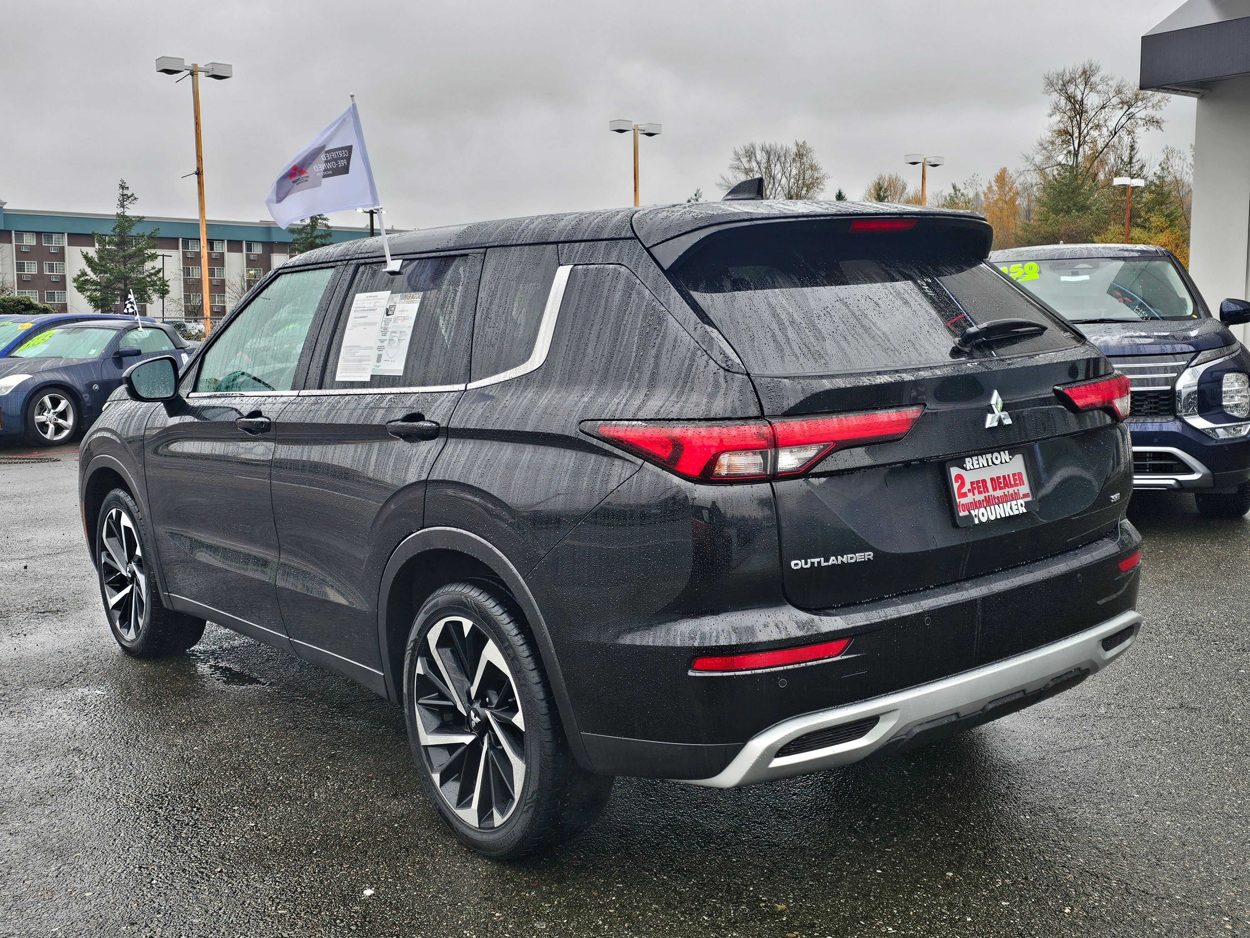 View vehicle photo 7