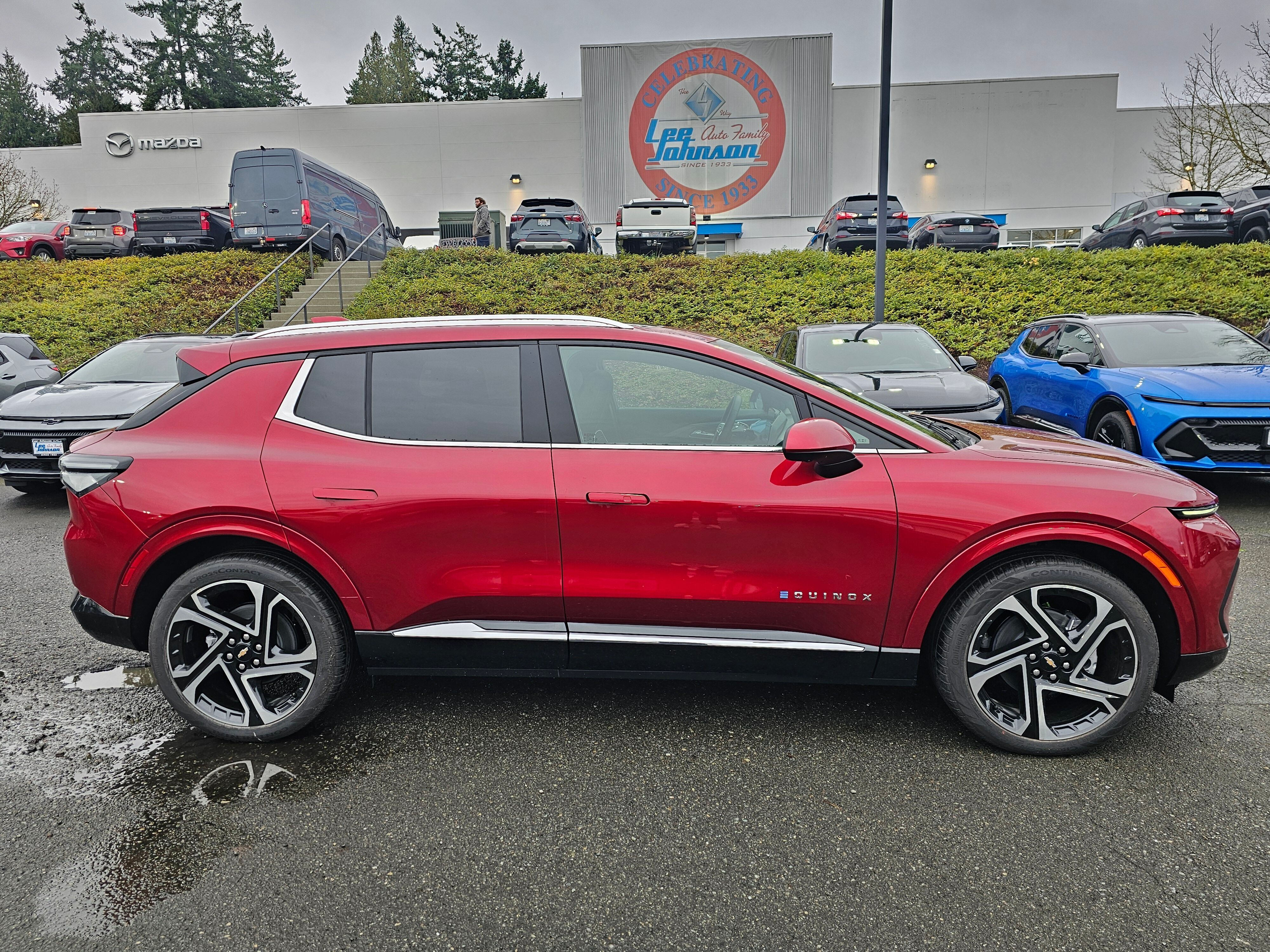 View vehicle photo 4