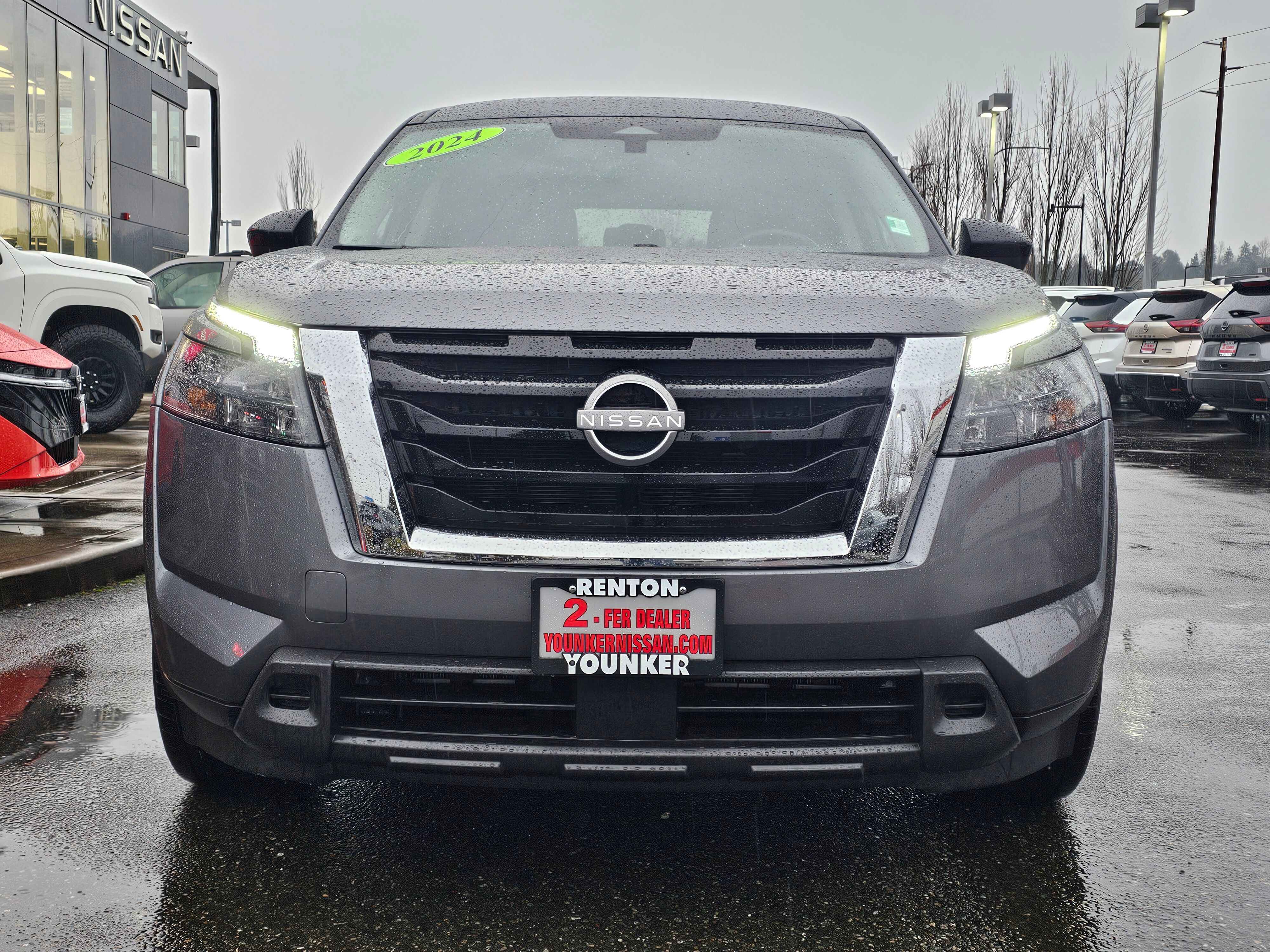 View vehicle photo 2