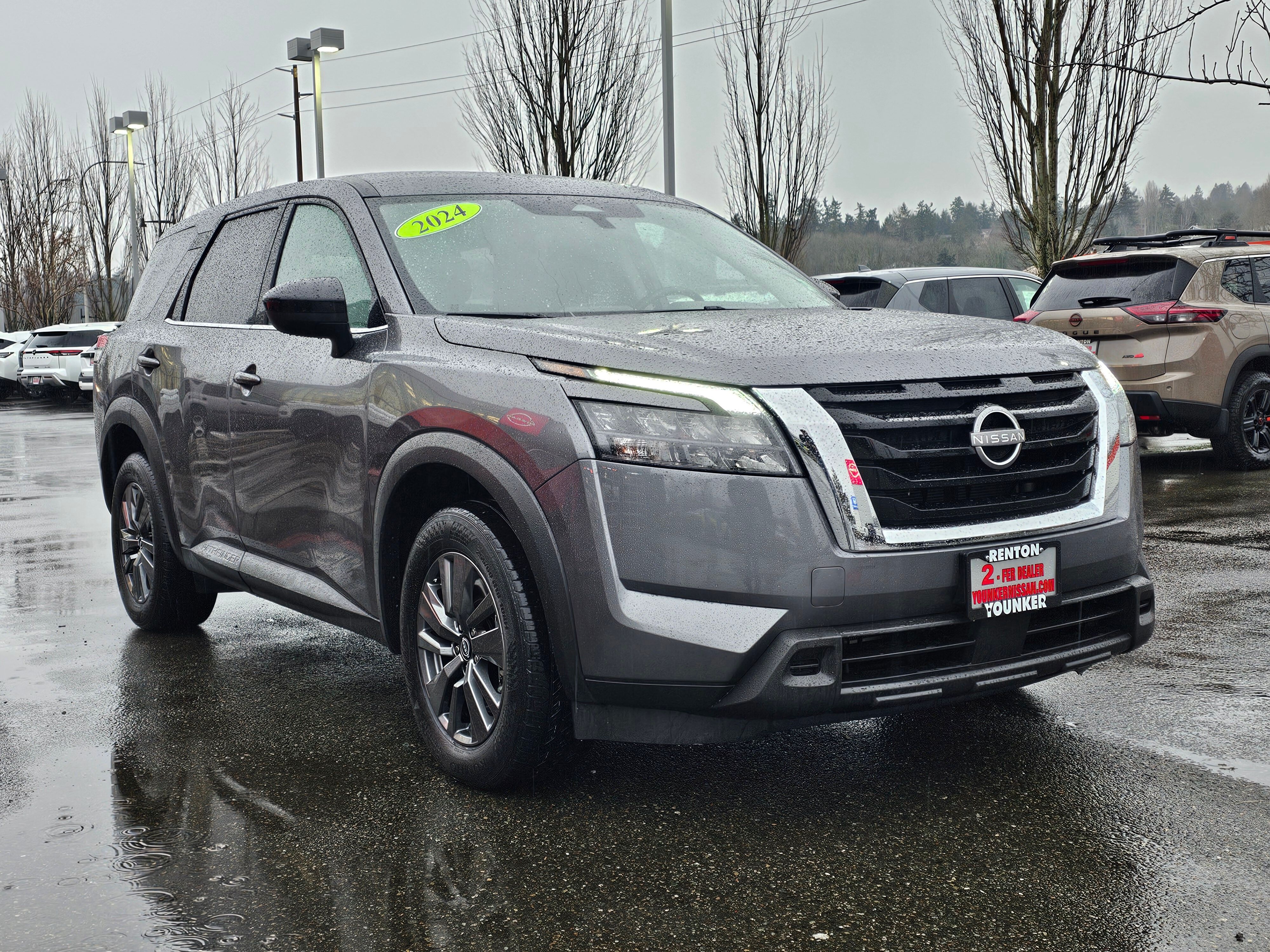 View vehicle photo 3