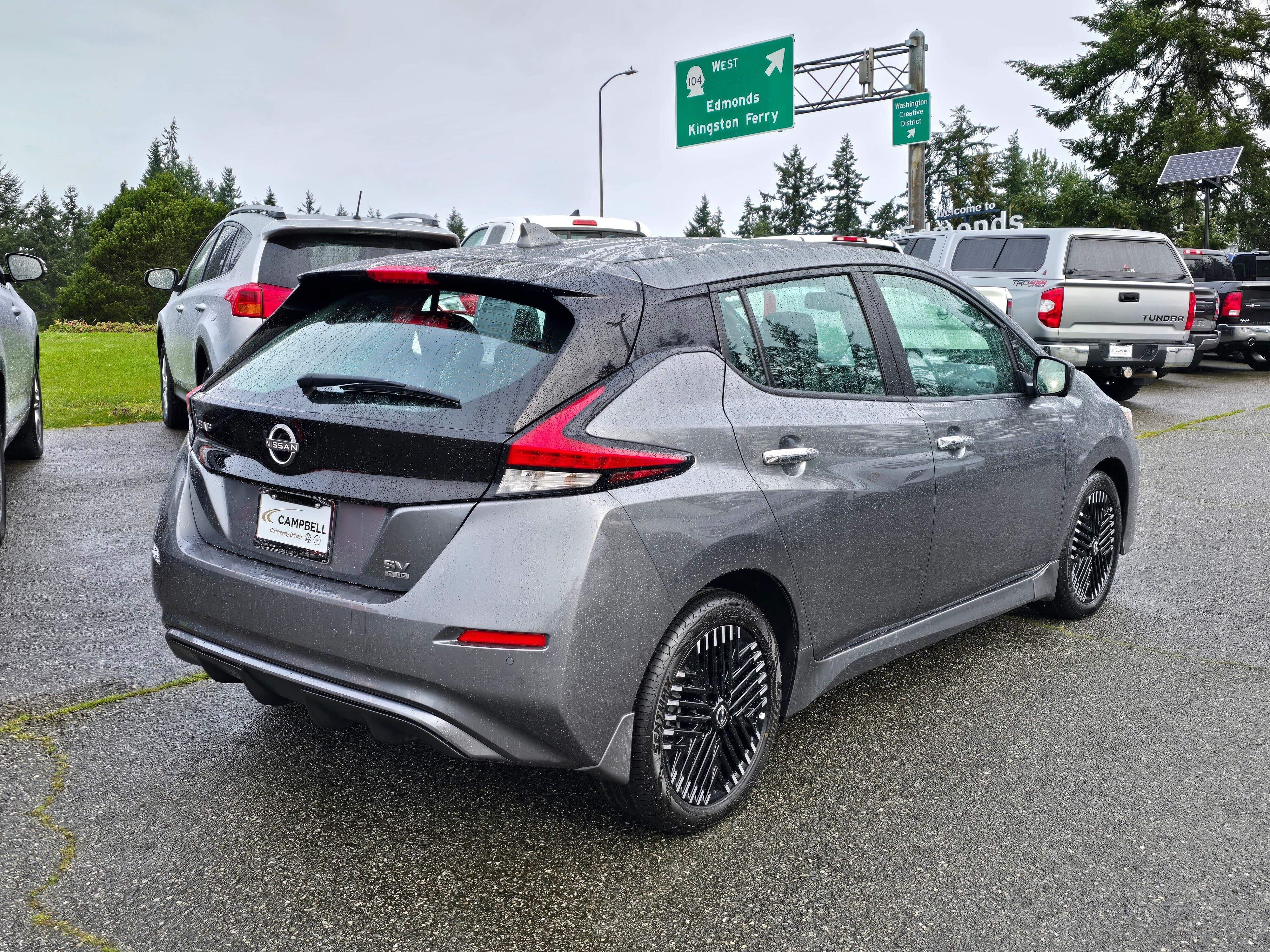 View vehicle photo 5