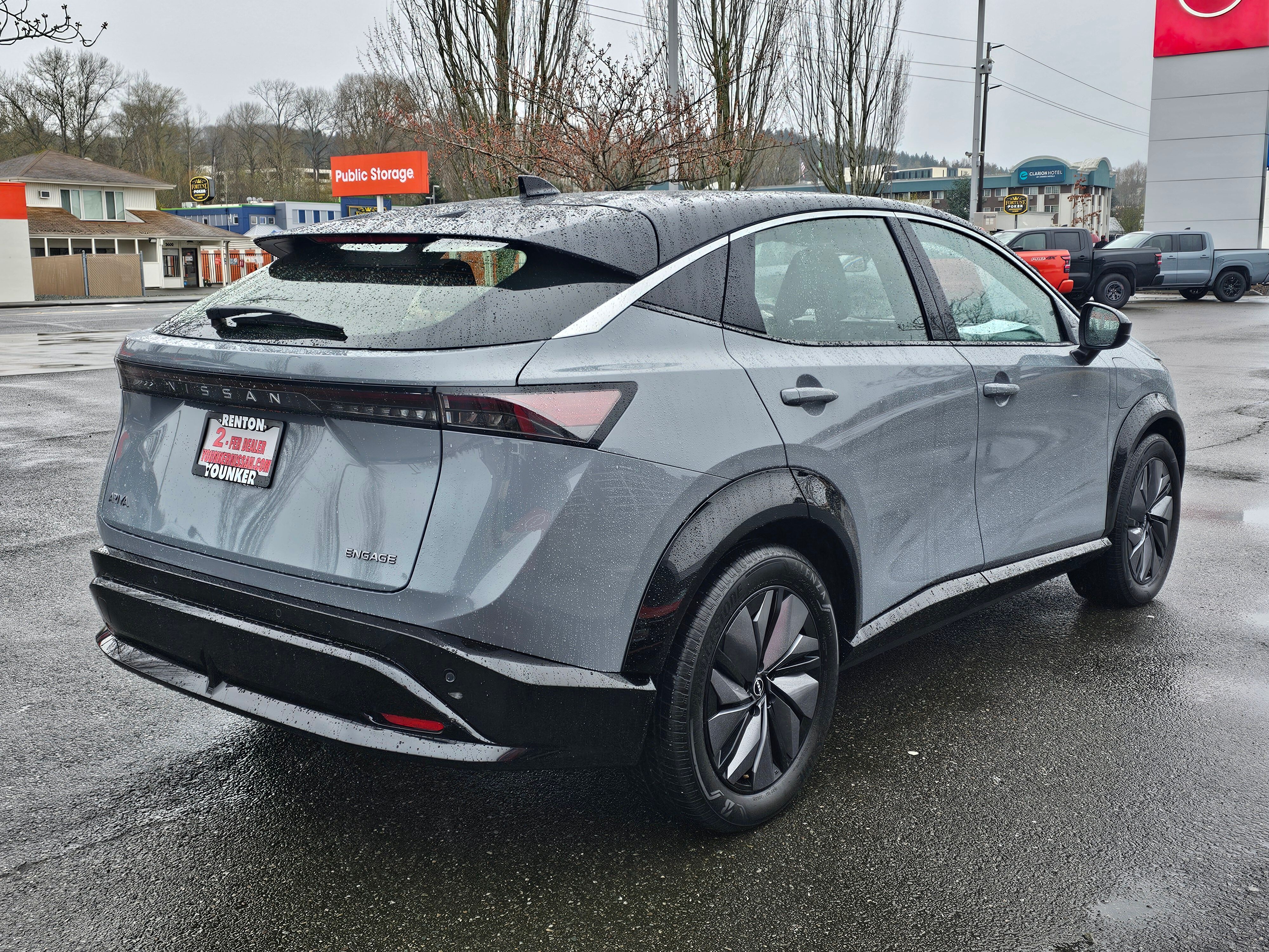 View vehicle photo 5