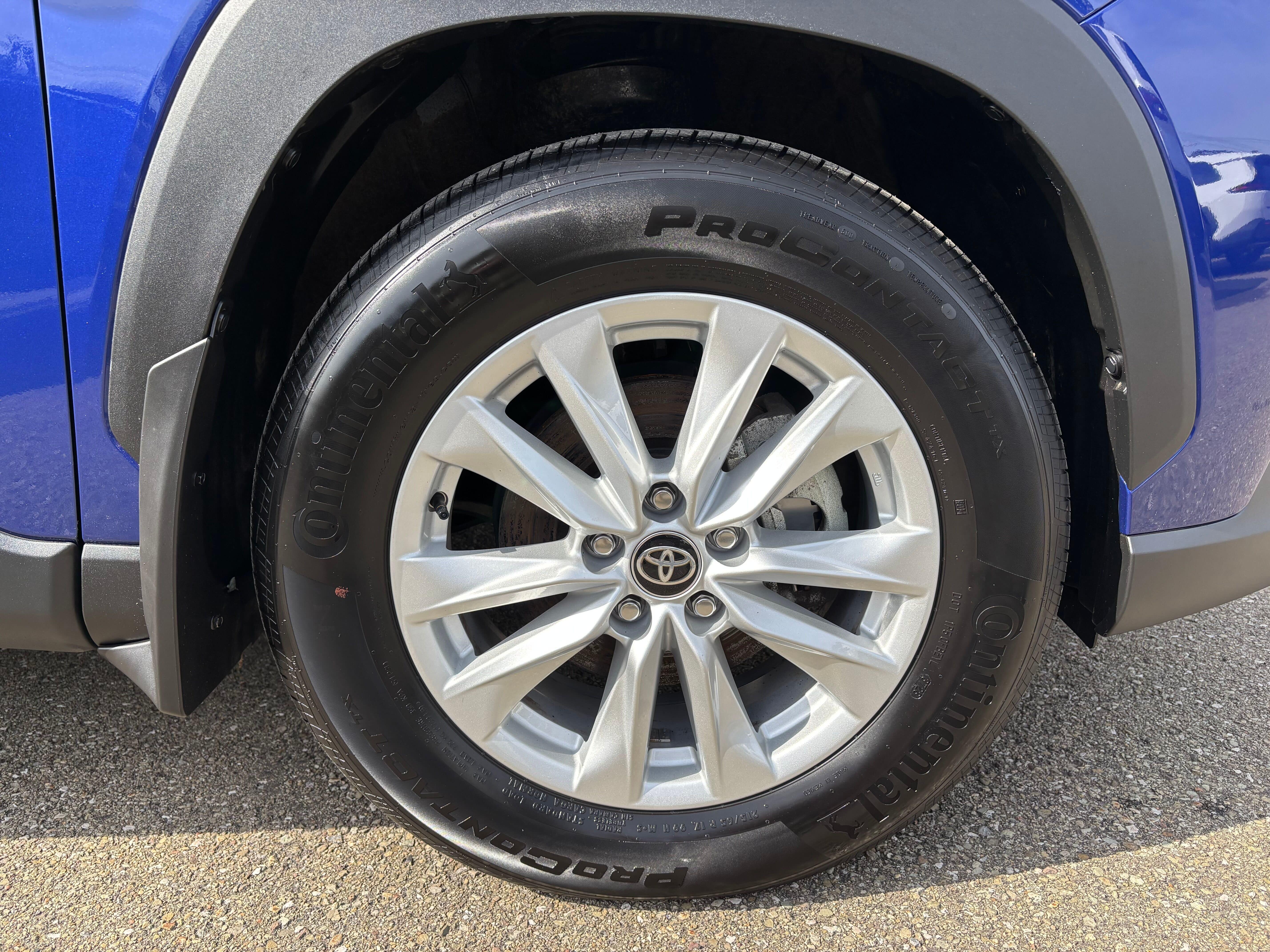 View vehicle photo 4