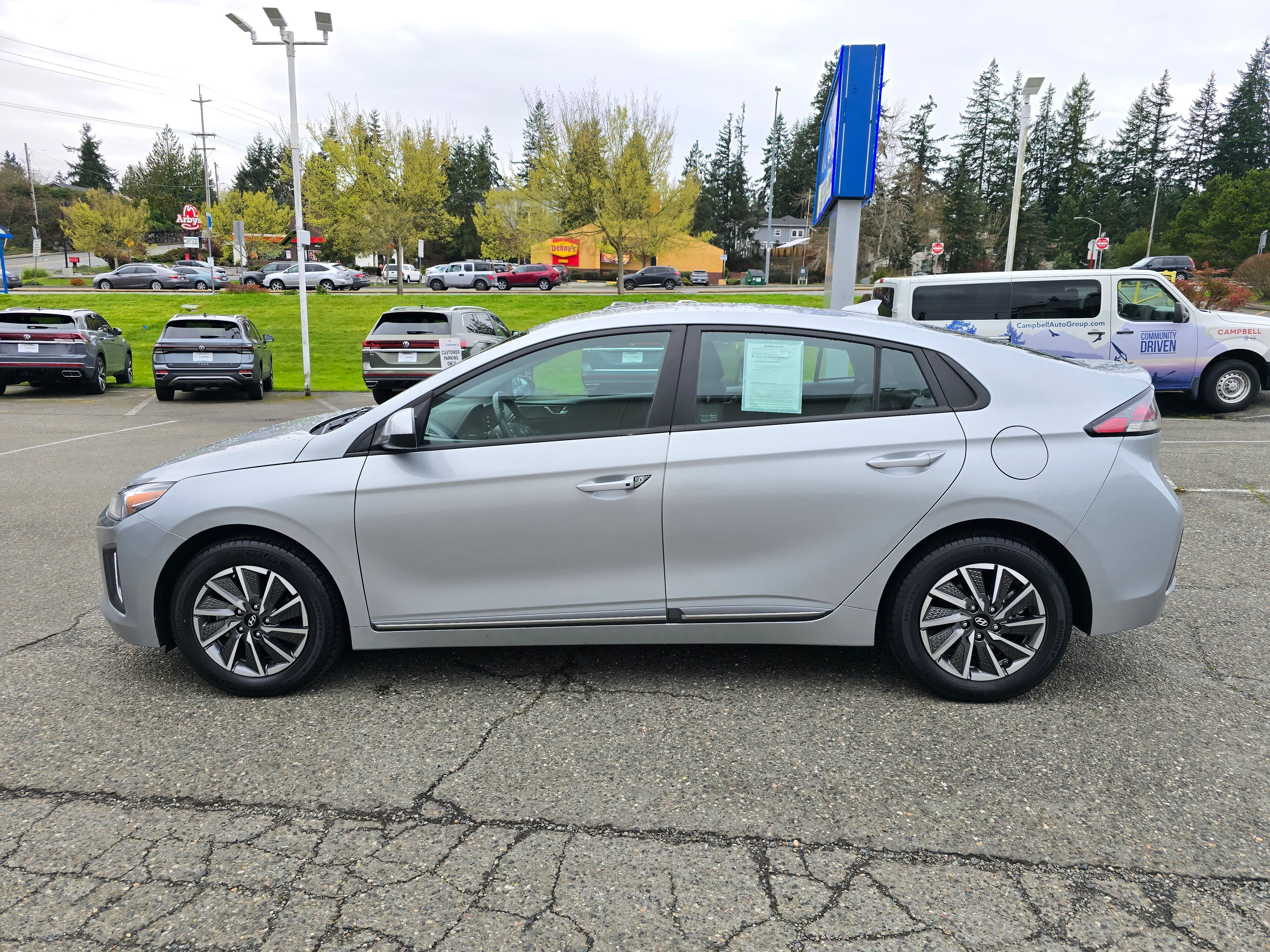 View vehicle photo 2