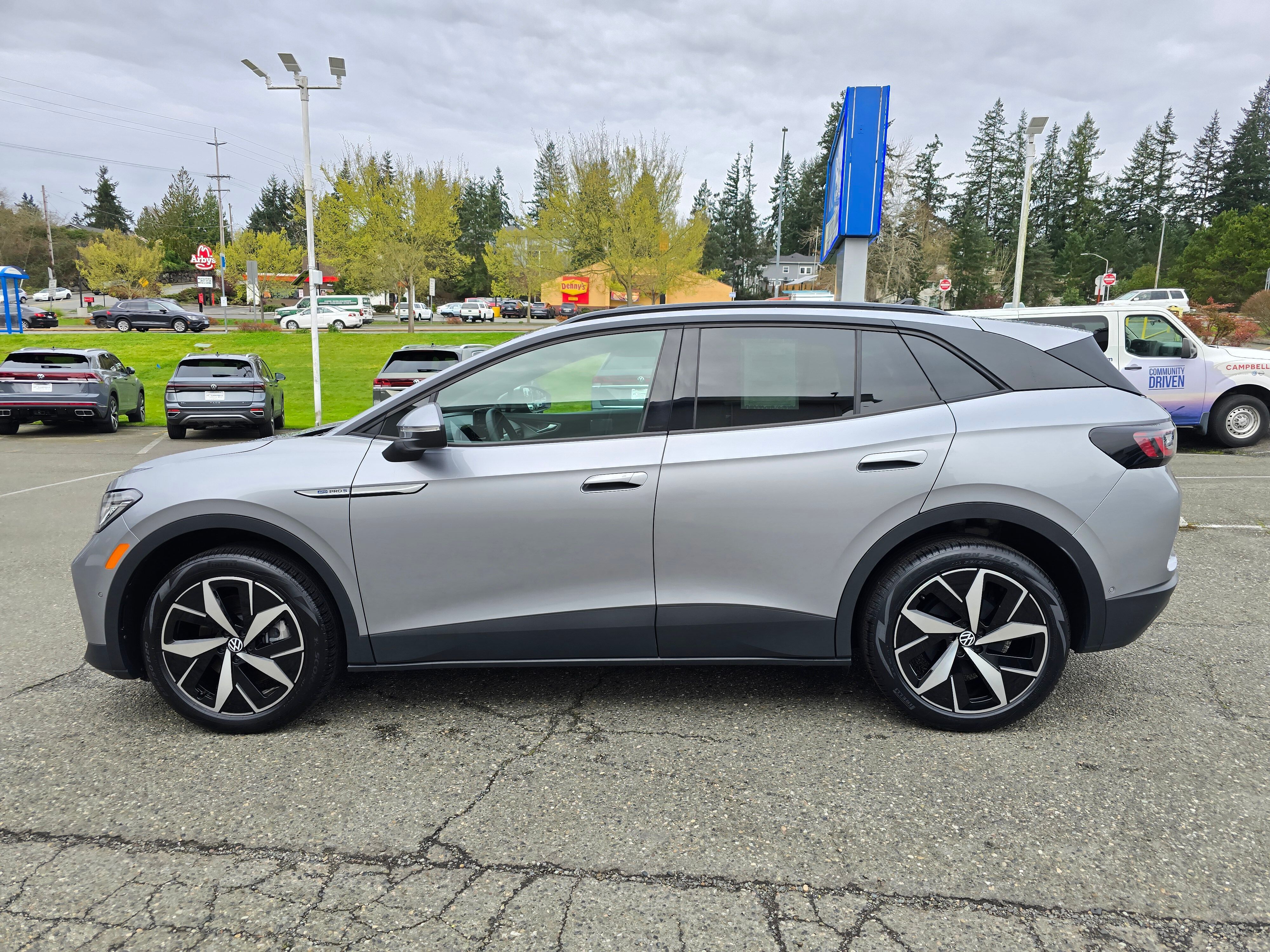 View vehicle photo 2