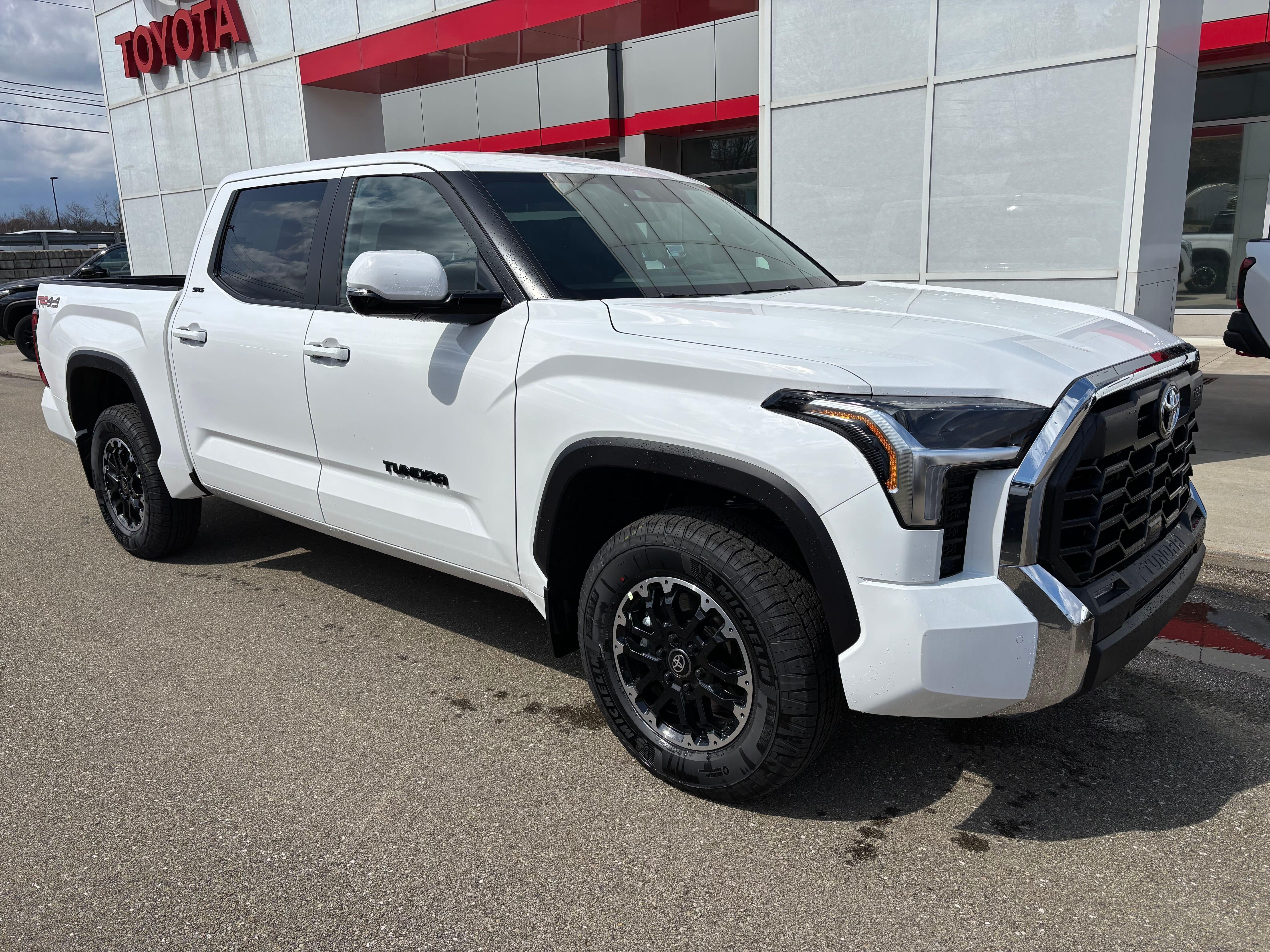 View vehicle photo 3