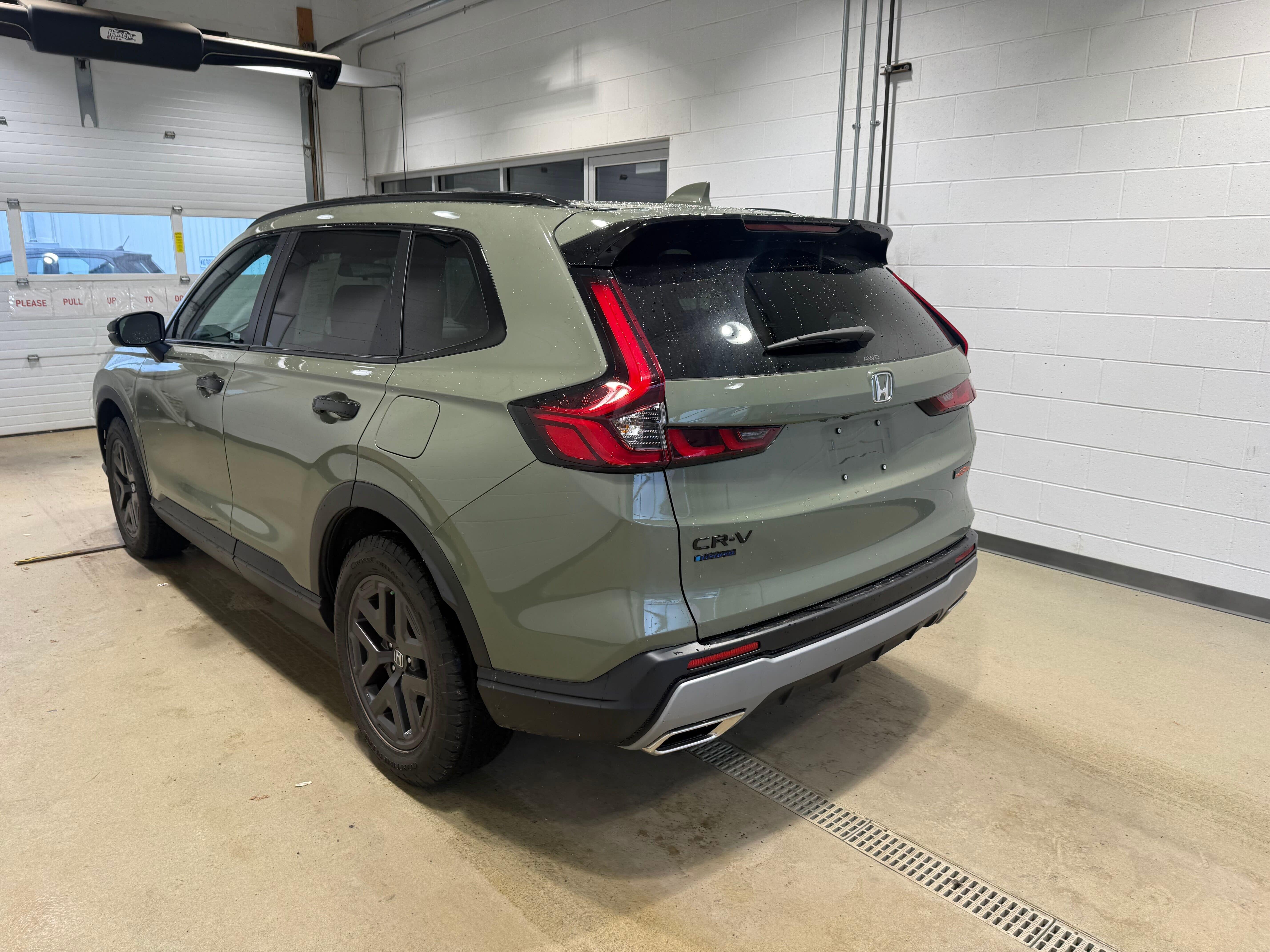 View vehicle photo 3