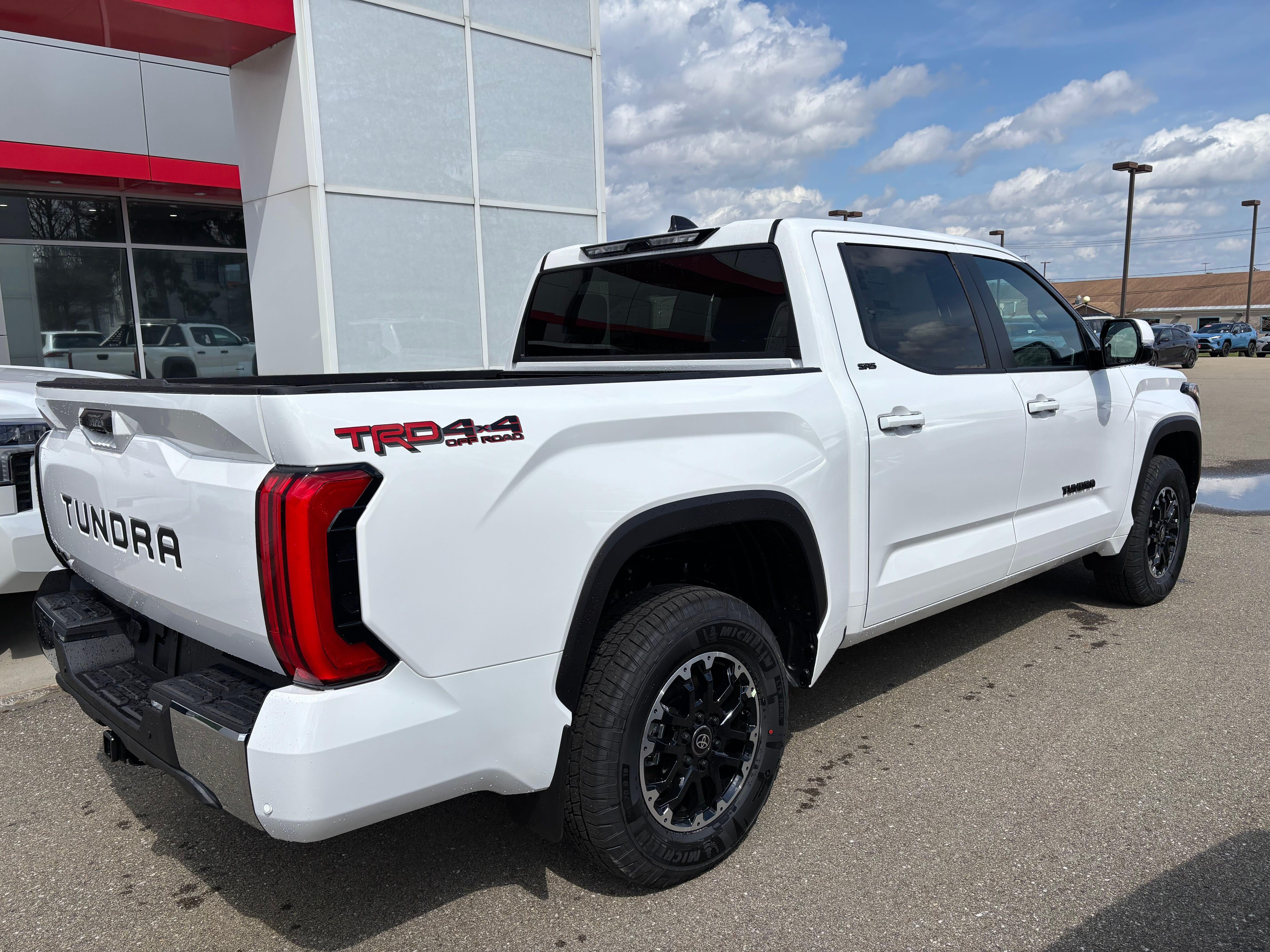 View vehicle photo 4