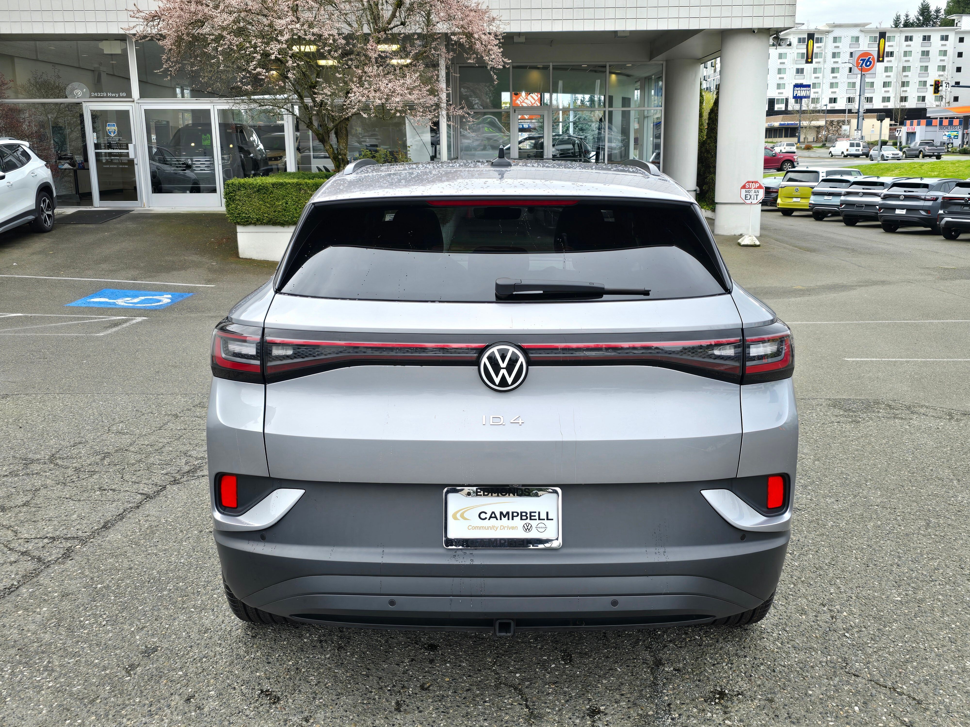 View vehicle photo 4