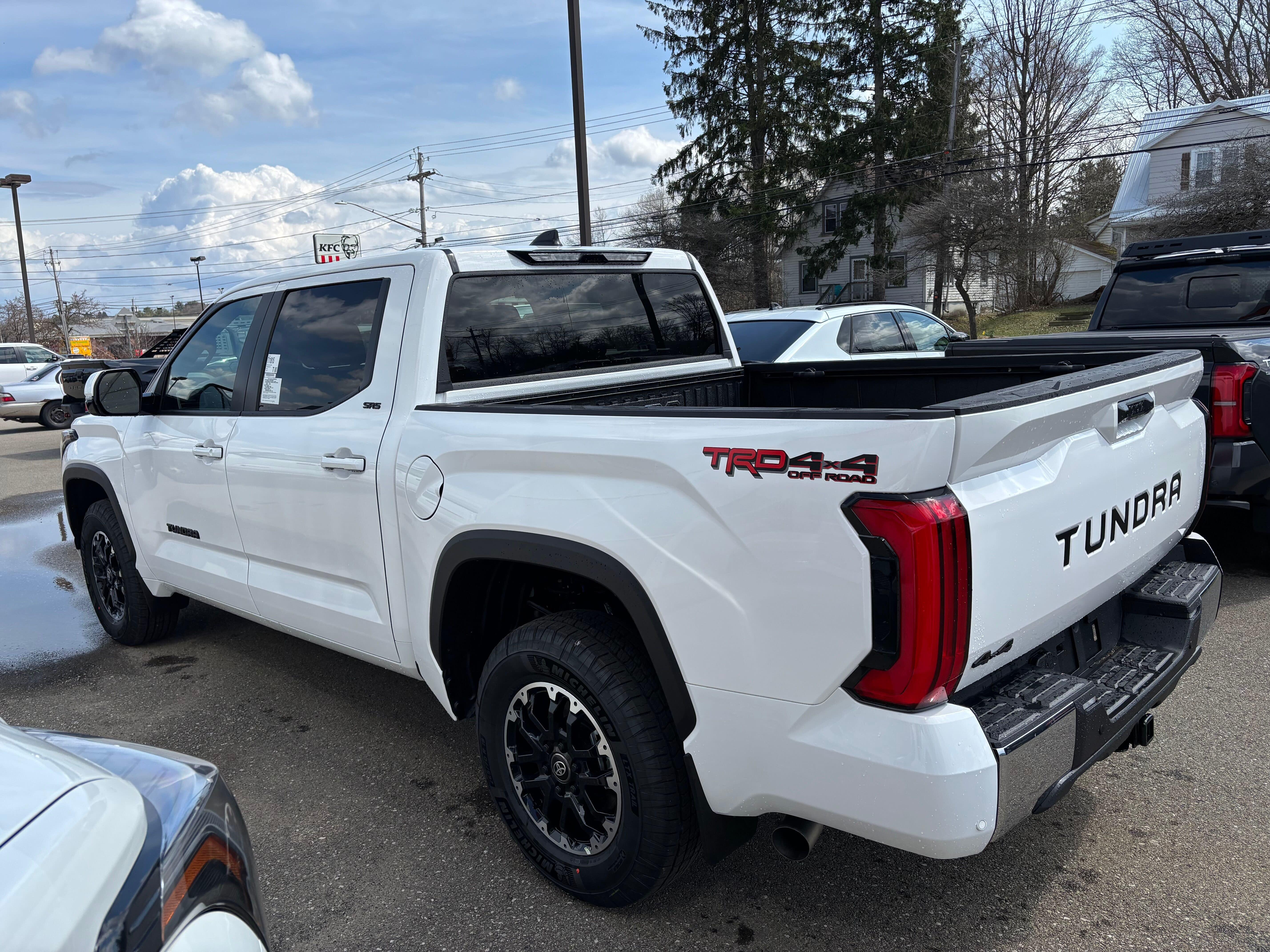 View vehicle photo 7