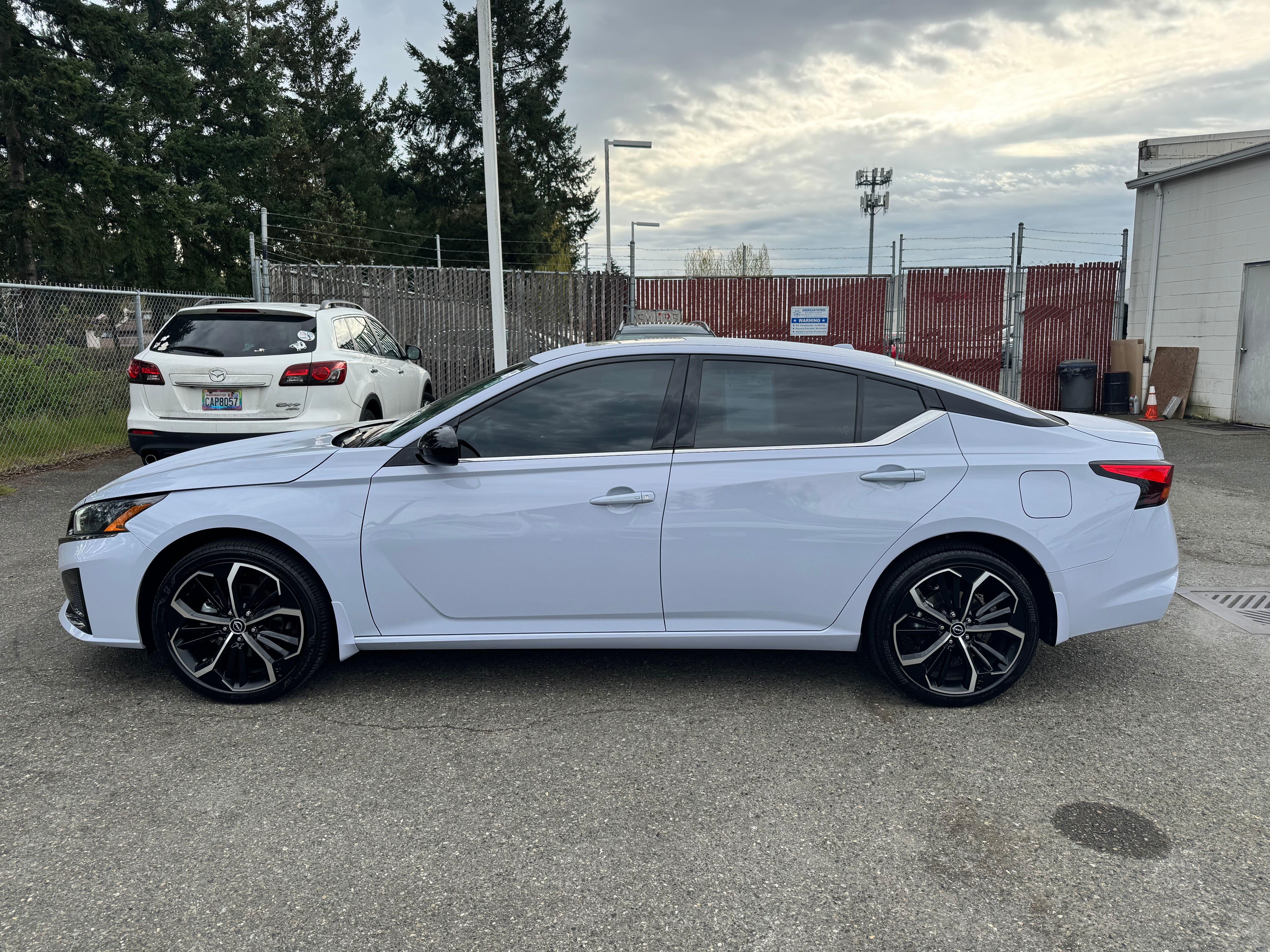 View vehicle photo 2