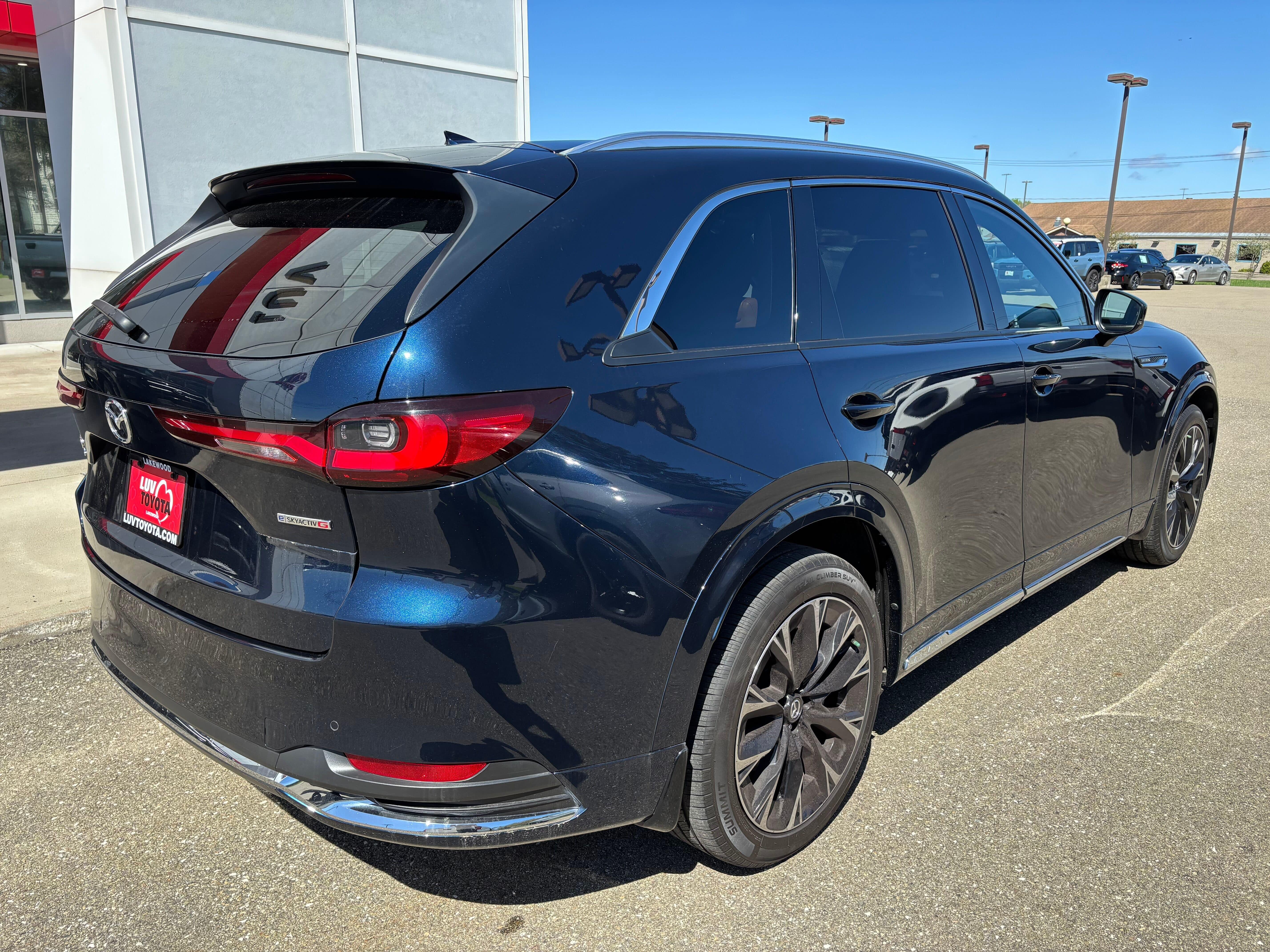 View vehicle photo 4