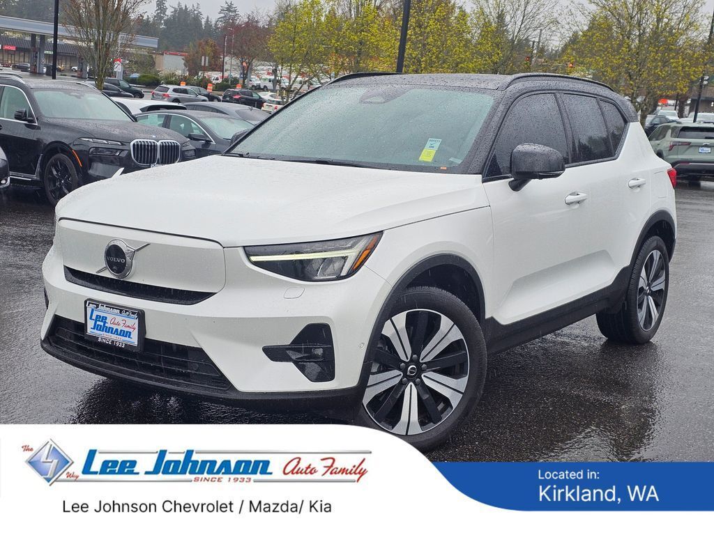 Crystal White Metallic 2023 Volvo XC40 Recharge Twin Plus eAWD SUV / Crossover All-Wheel Drive 1-Speed Automatic