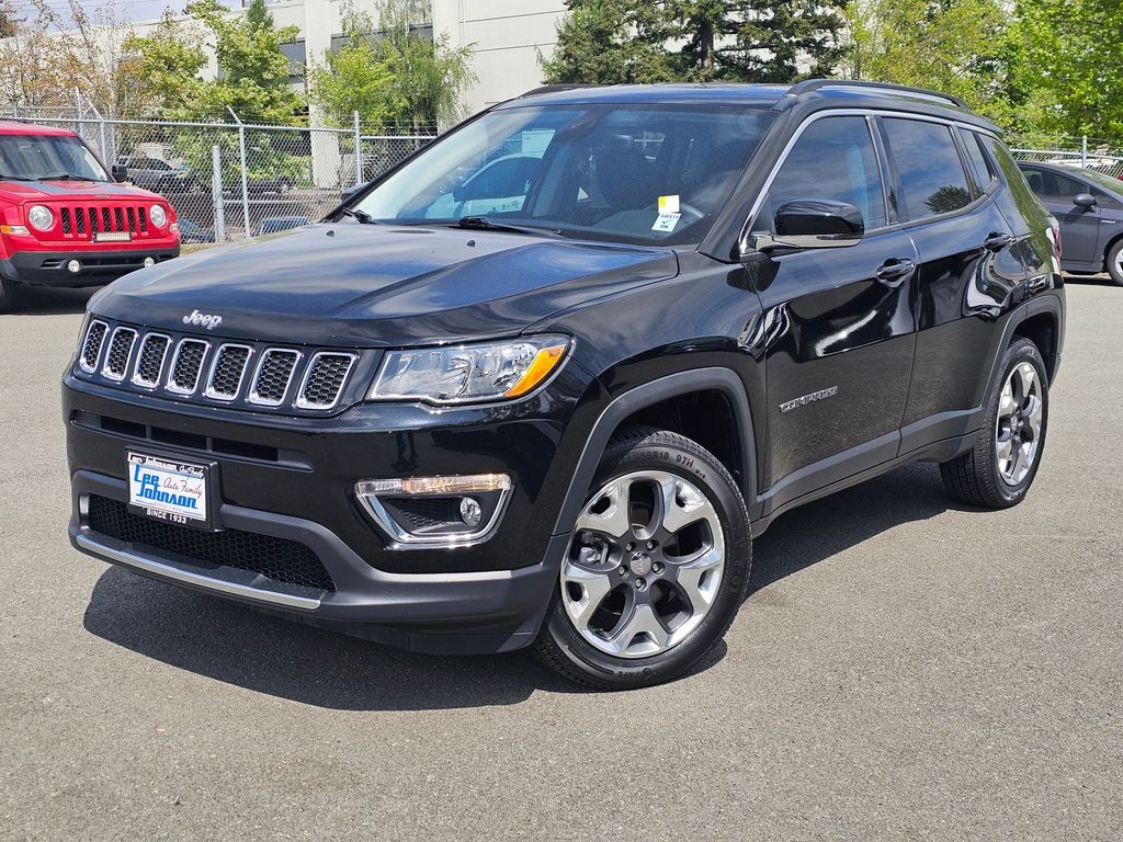 Diamond Black Crystal Pearlcoat 2018 Jeep Compass Limited 4WD SUV / Crossover Four-Wheel Drive 9-Speed Automatic