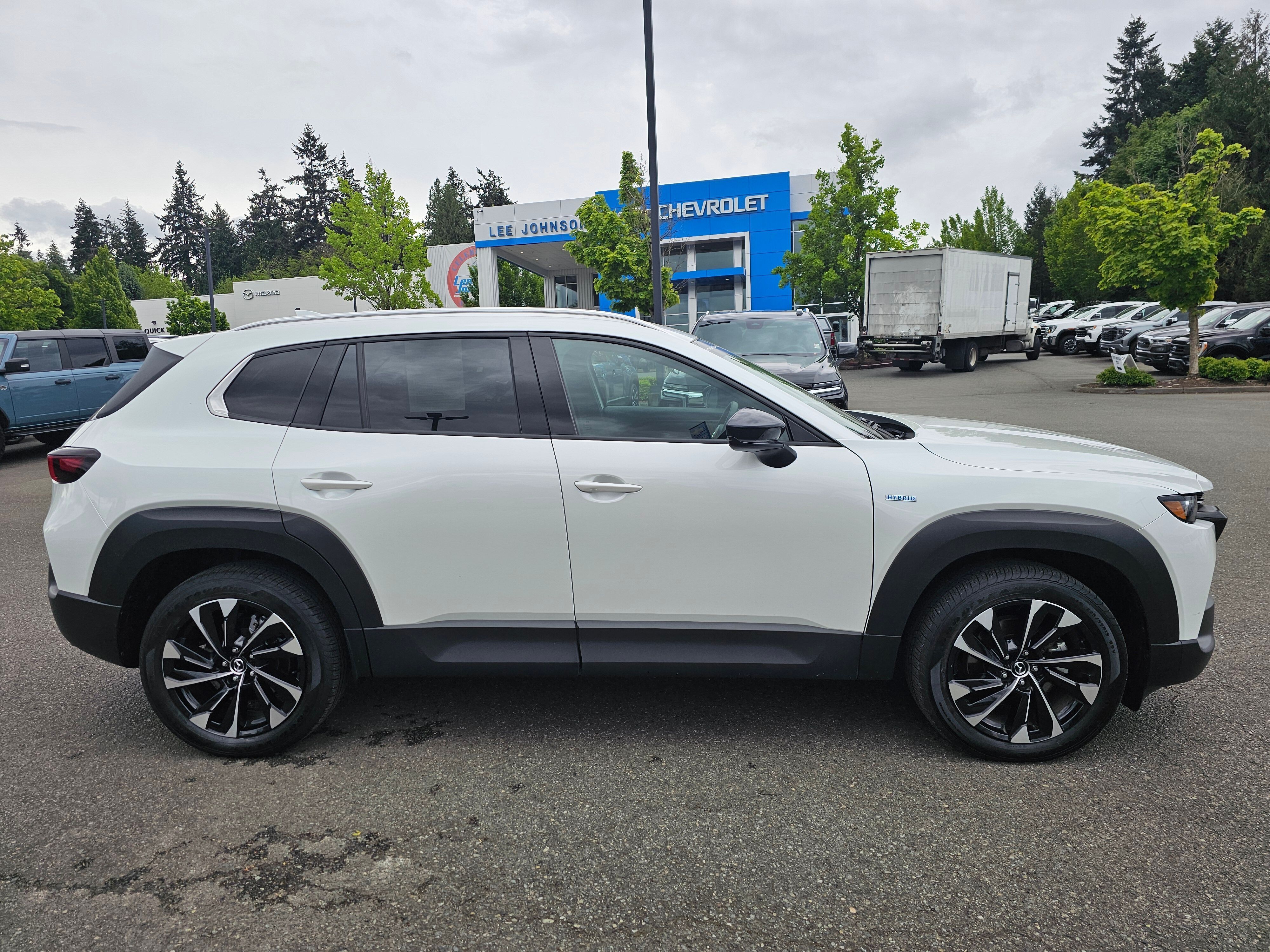 View vehicle photo 3