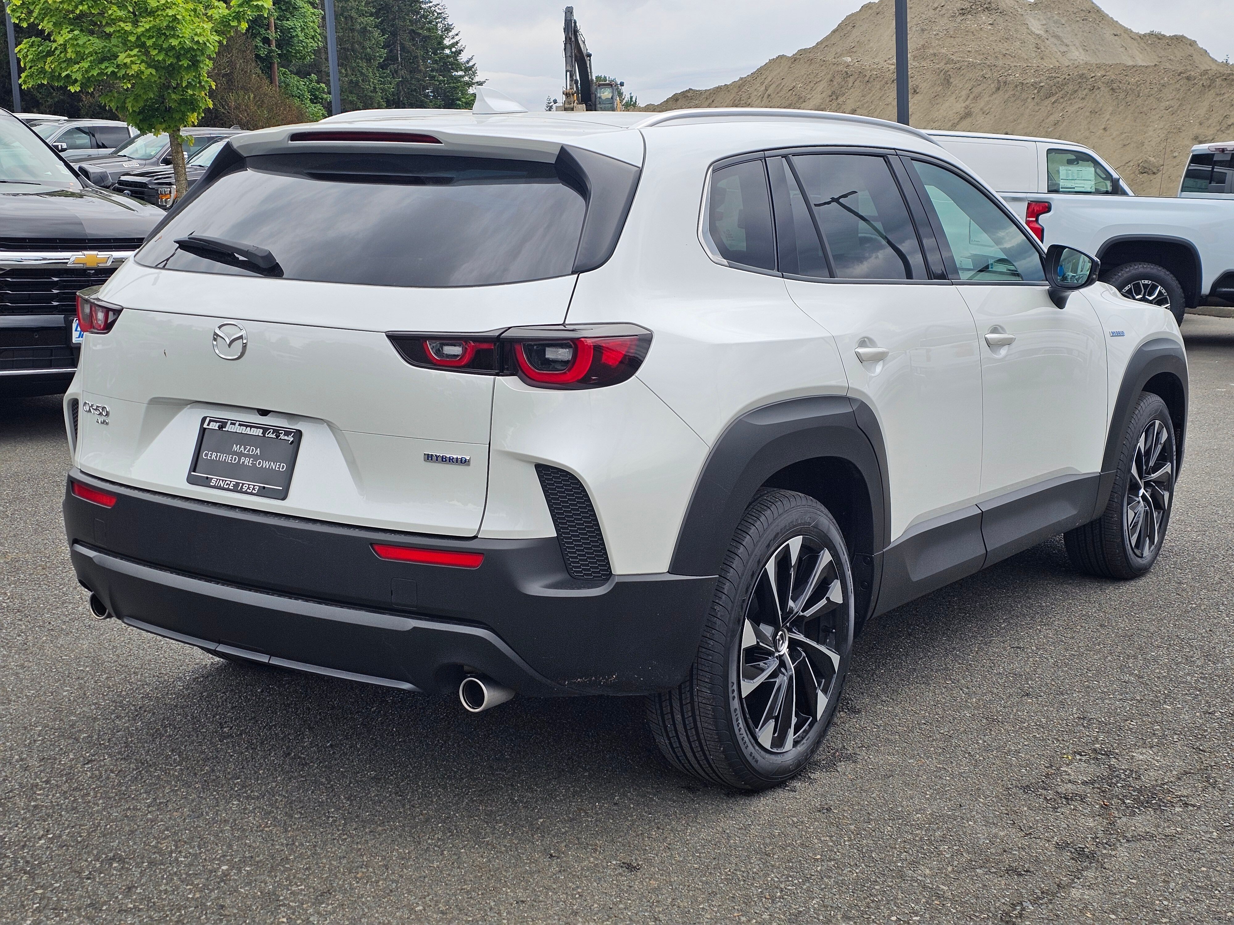 View vehicle photo 4