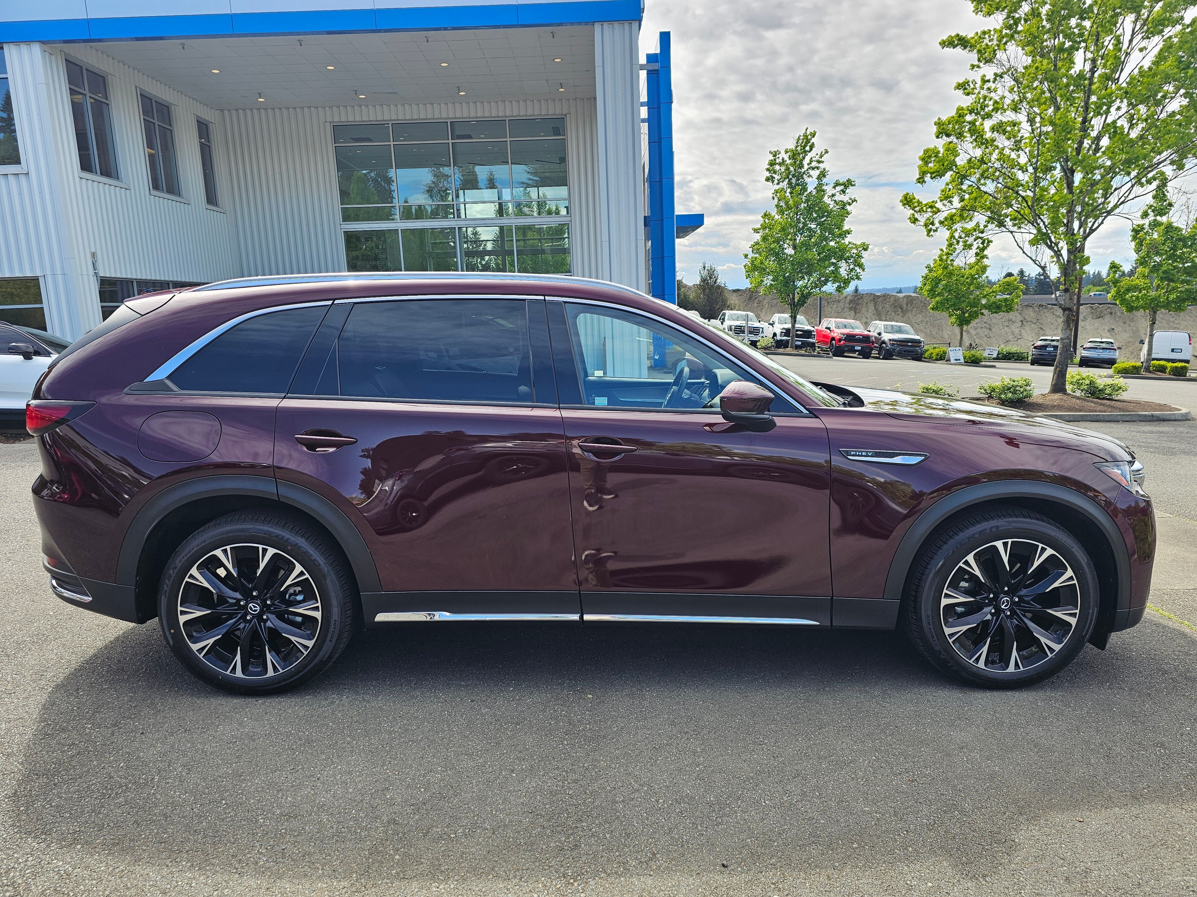 View vehicle photo 3