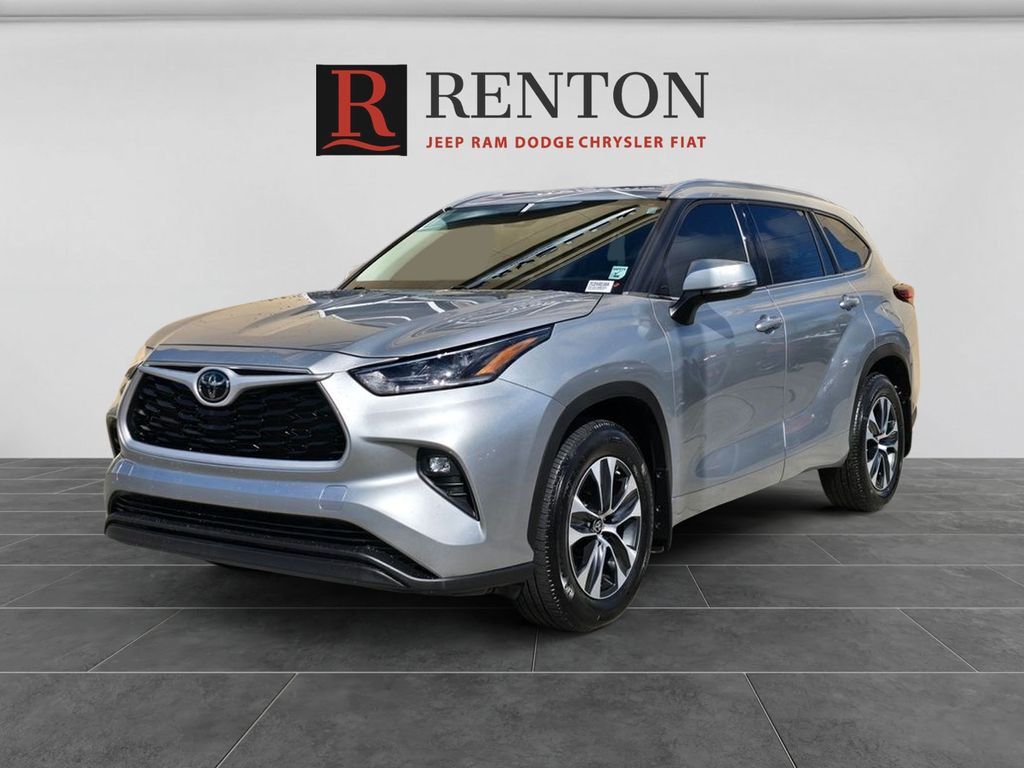 Celestial Silver Metallic 2021 Toyota Highlander XLE AWD SUV / Crossover All-Wheel Drive 8-Speed Automatic