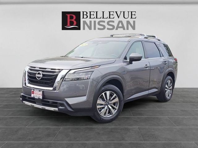  2023 Nissan Pathfinder SL 4WD   