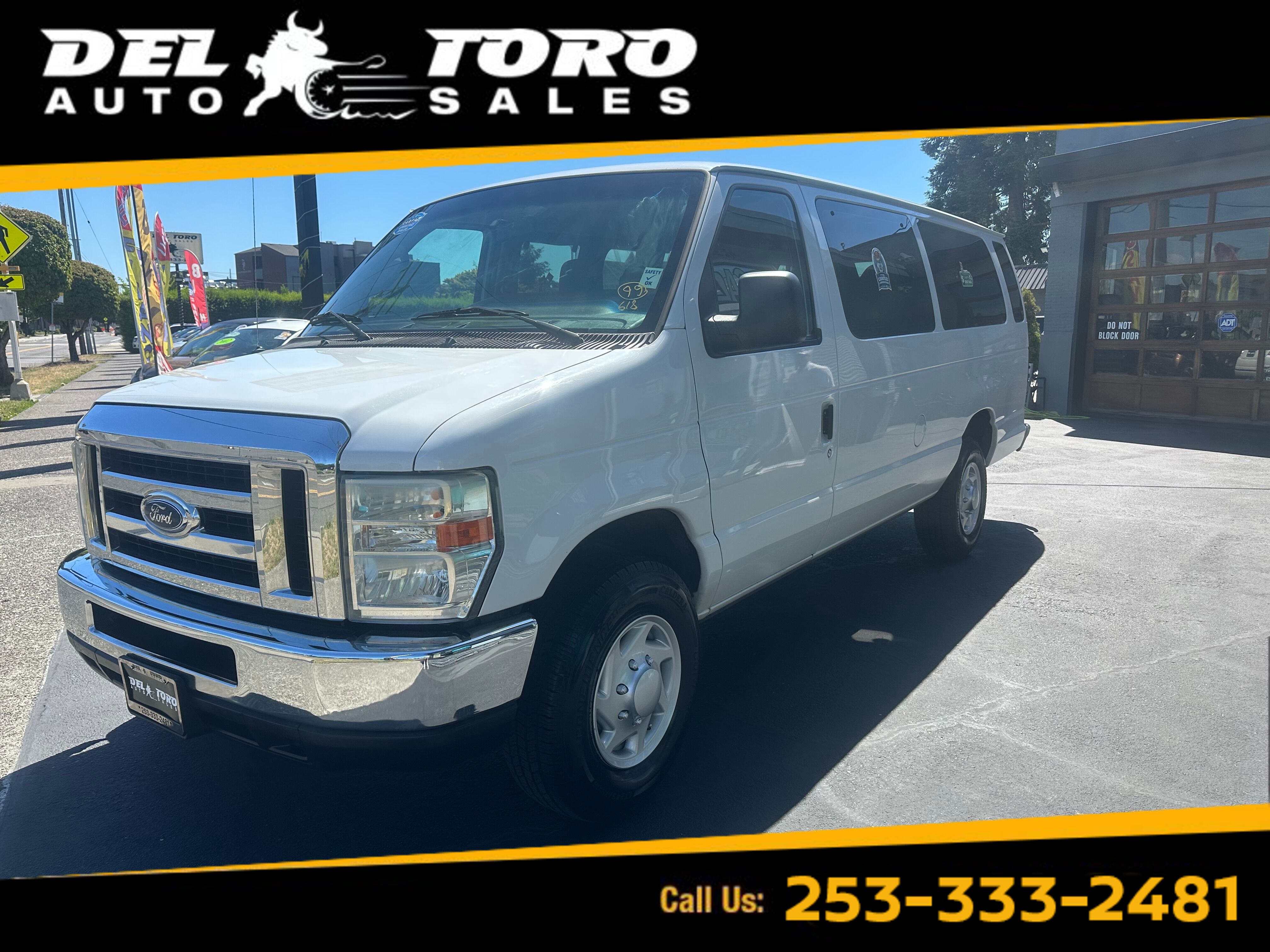 Oxford White Clearcoat 2009 Ford E-Series E-350 XLT Super Duty Extended Passenger Van Van Rear-Wheel Drive 4-Speed Automatic