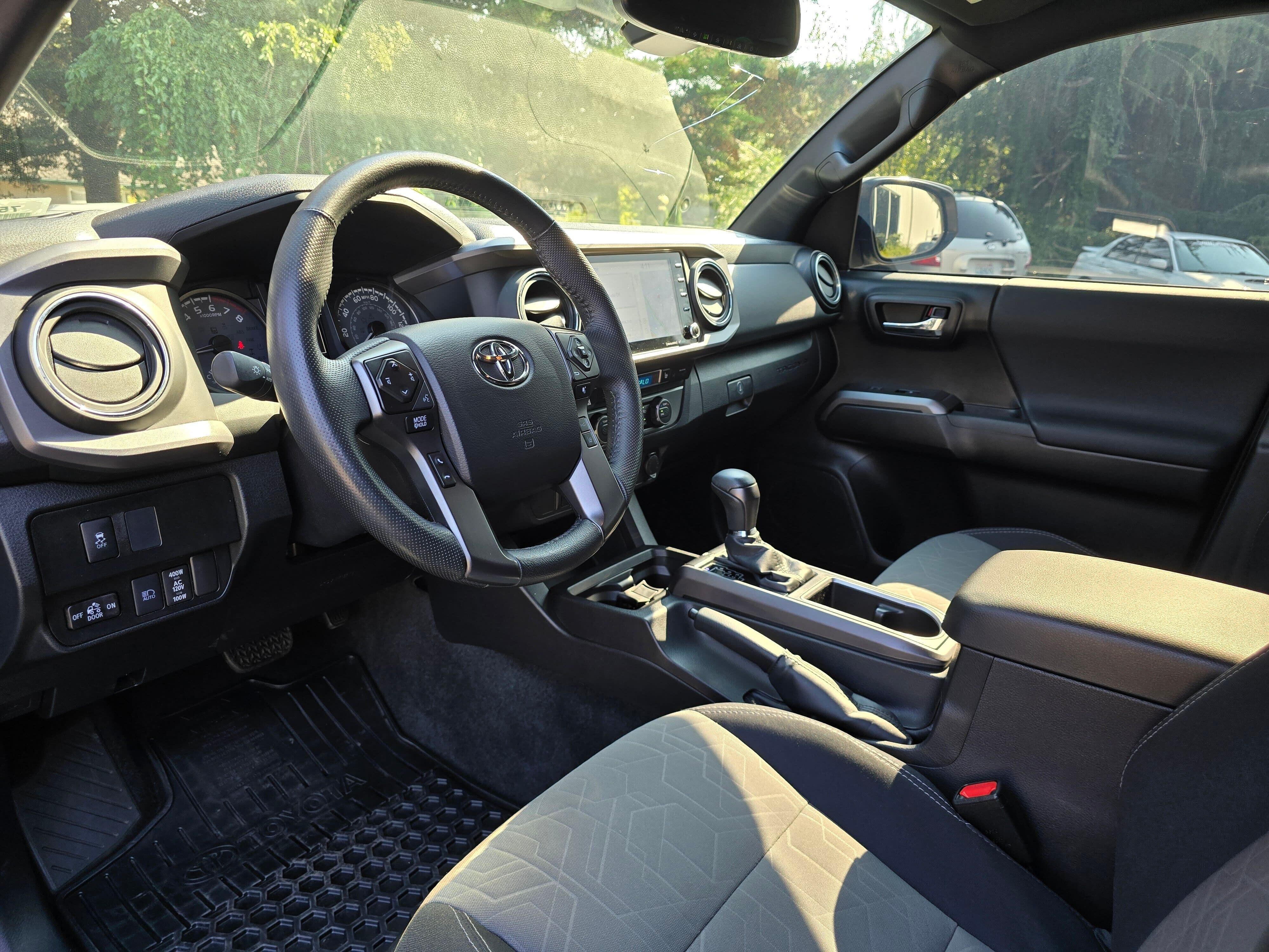 Used 2021  Toyota SR5 image 11