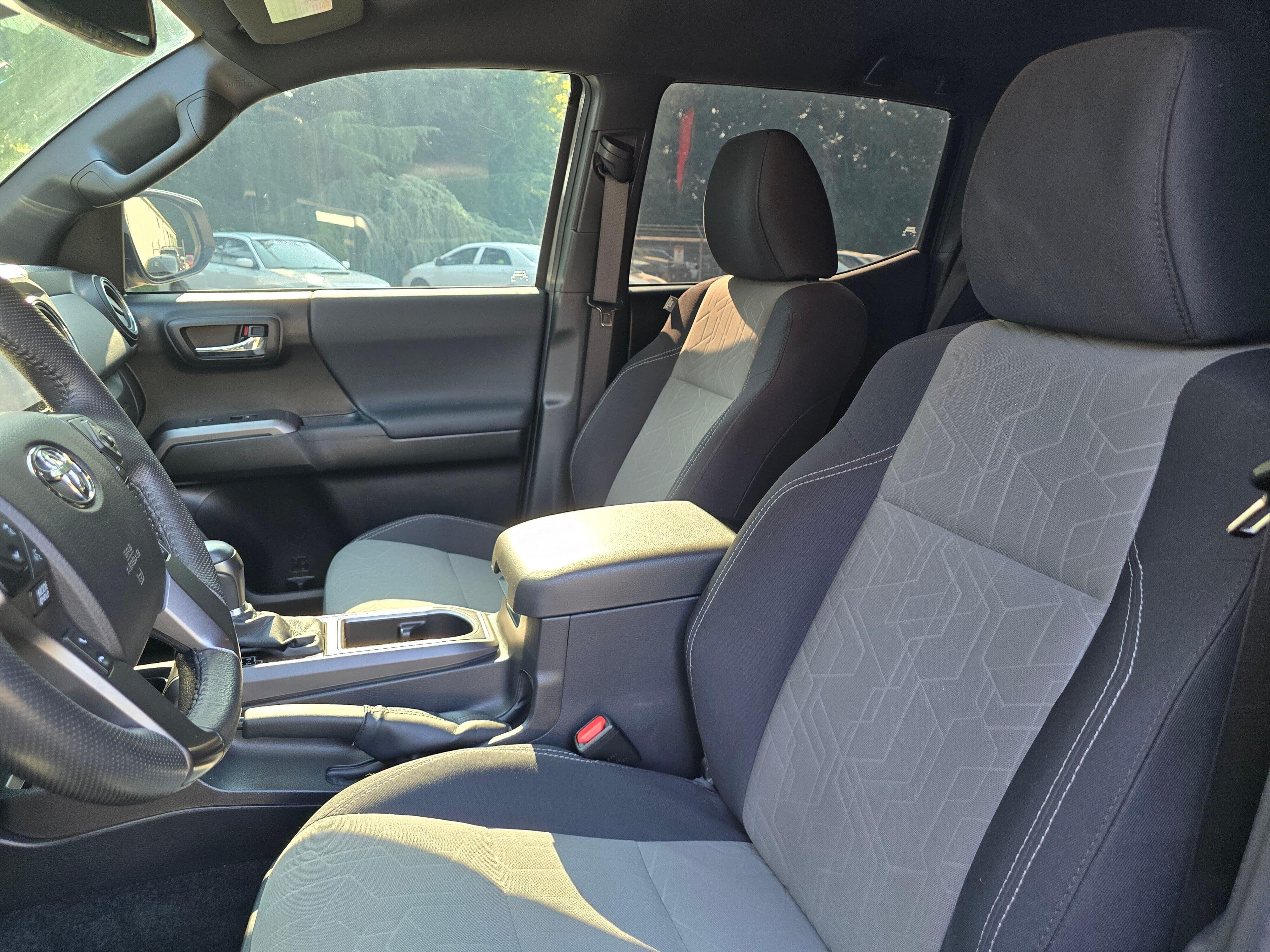 Used 2021  Toyota SR5 image 12