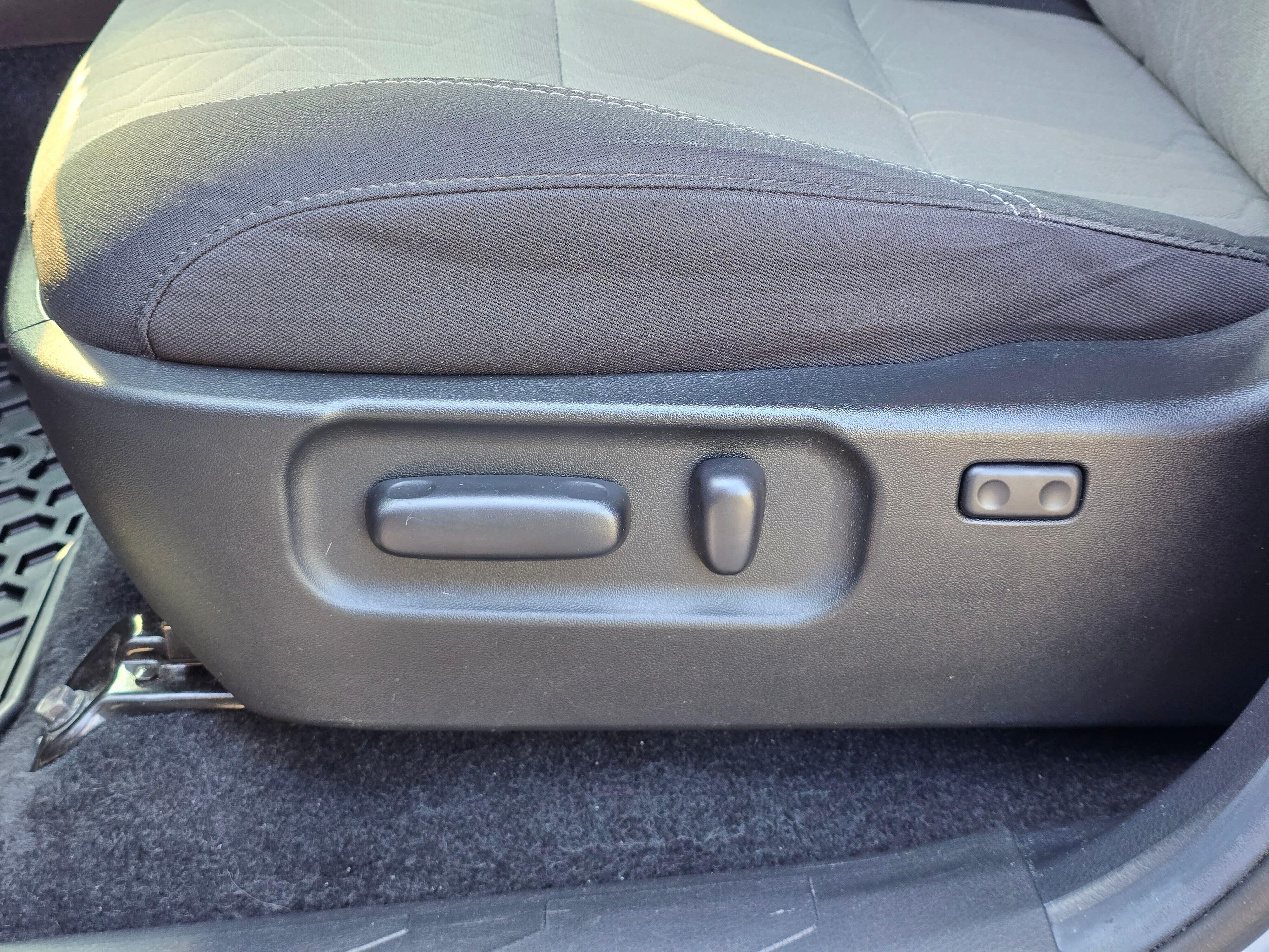 Used 2021  Toyota SR5 image 13
