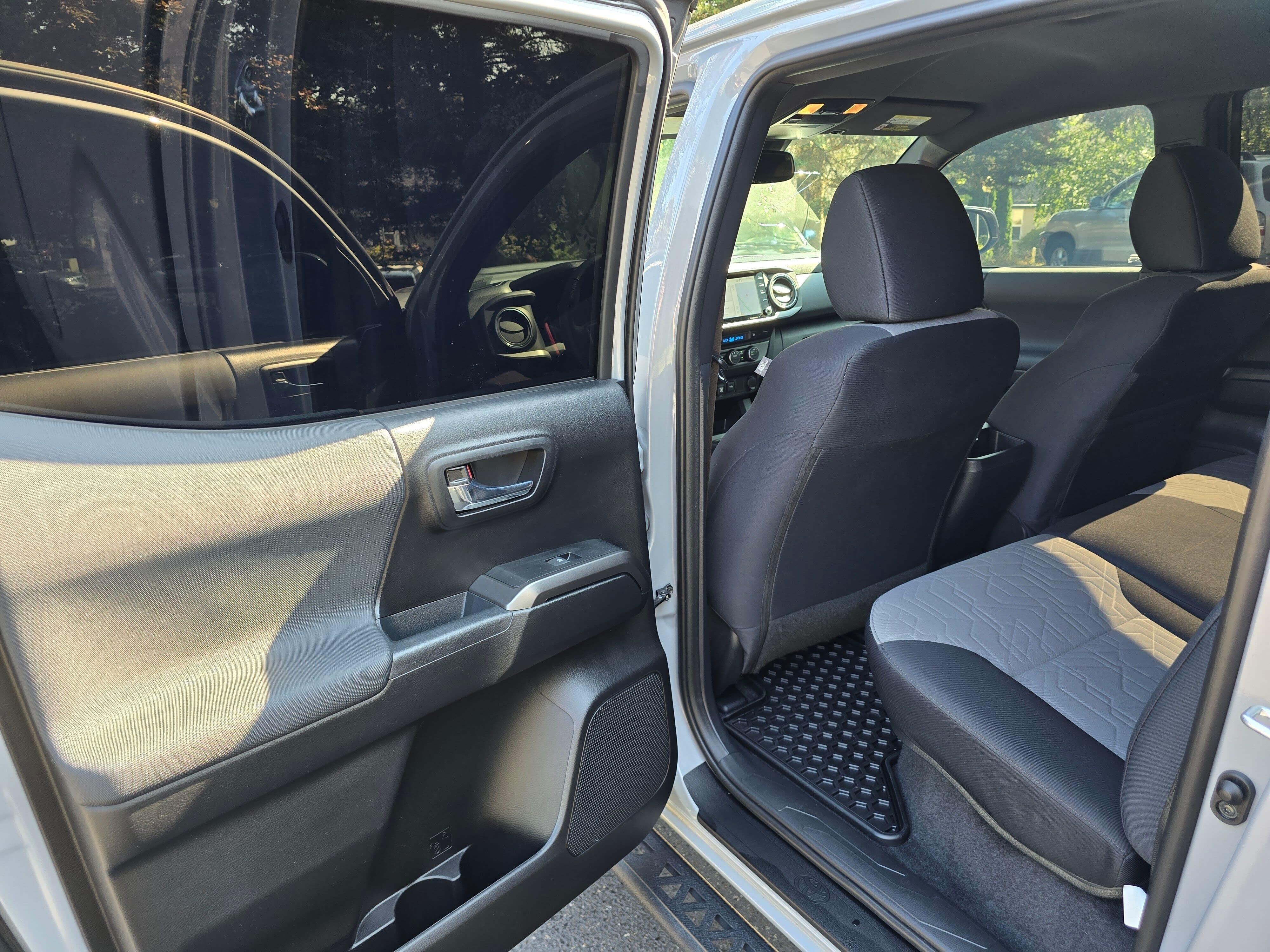 Used 2021  Toyota SR5 image 9