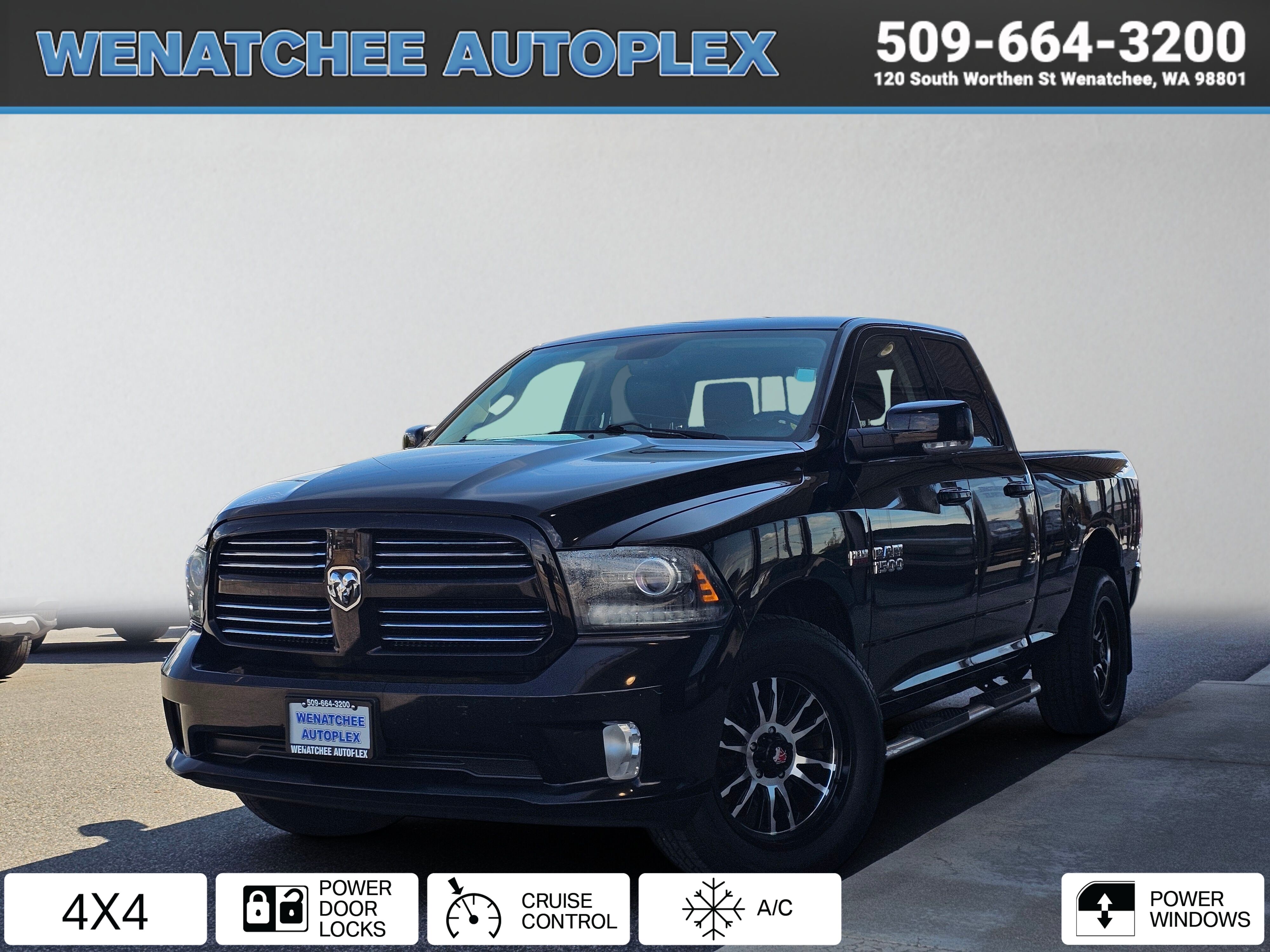 2013 RAM 1500 Negro Camioneta Todo terreno 