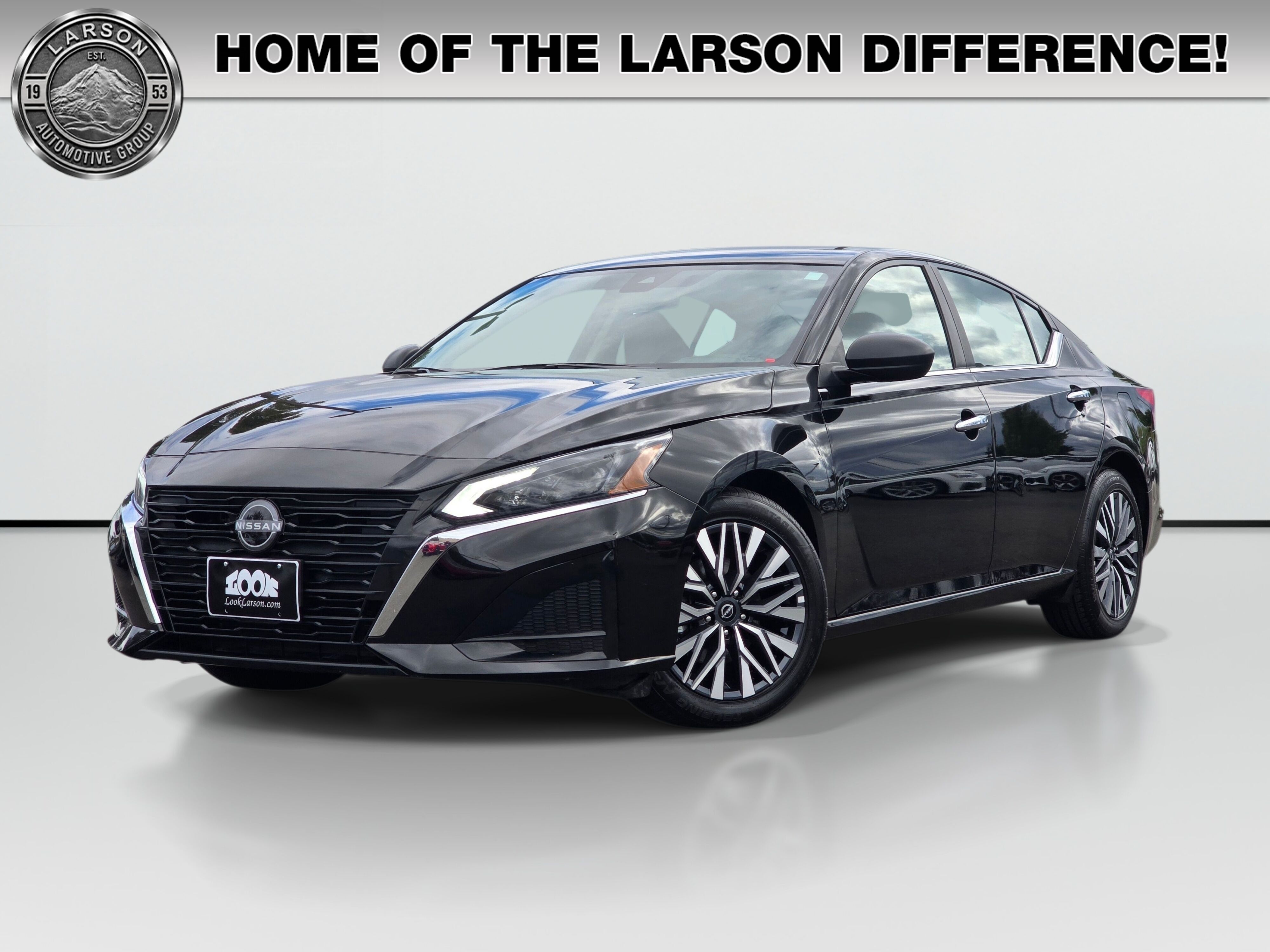 Super Black Clearcoat 2025 Nissan Altima Sedan Front-Wheel Drive Continuously Variable Transmission