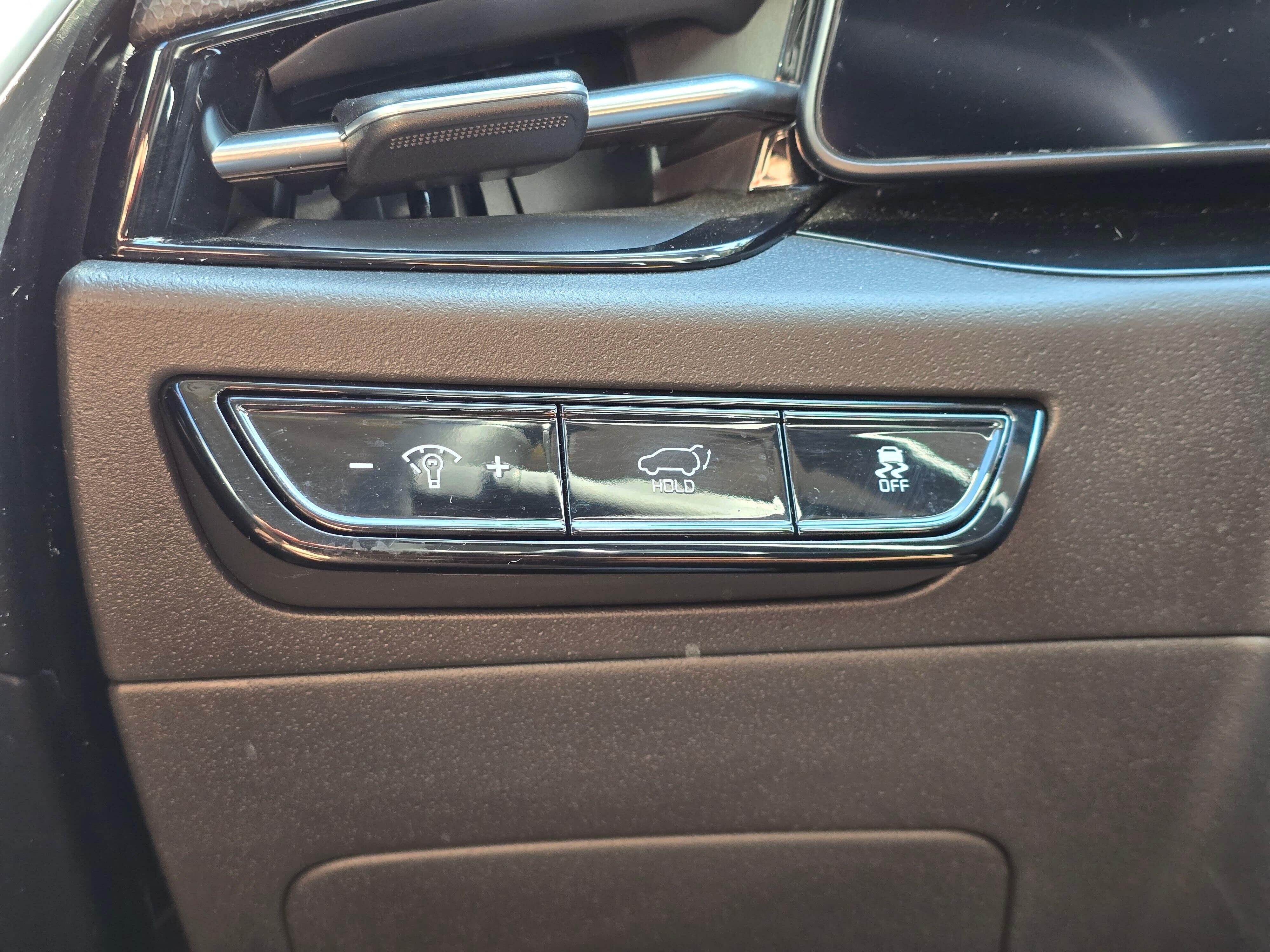Certified Used 2023 Snow White Pearl Kia Wind image 17