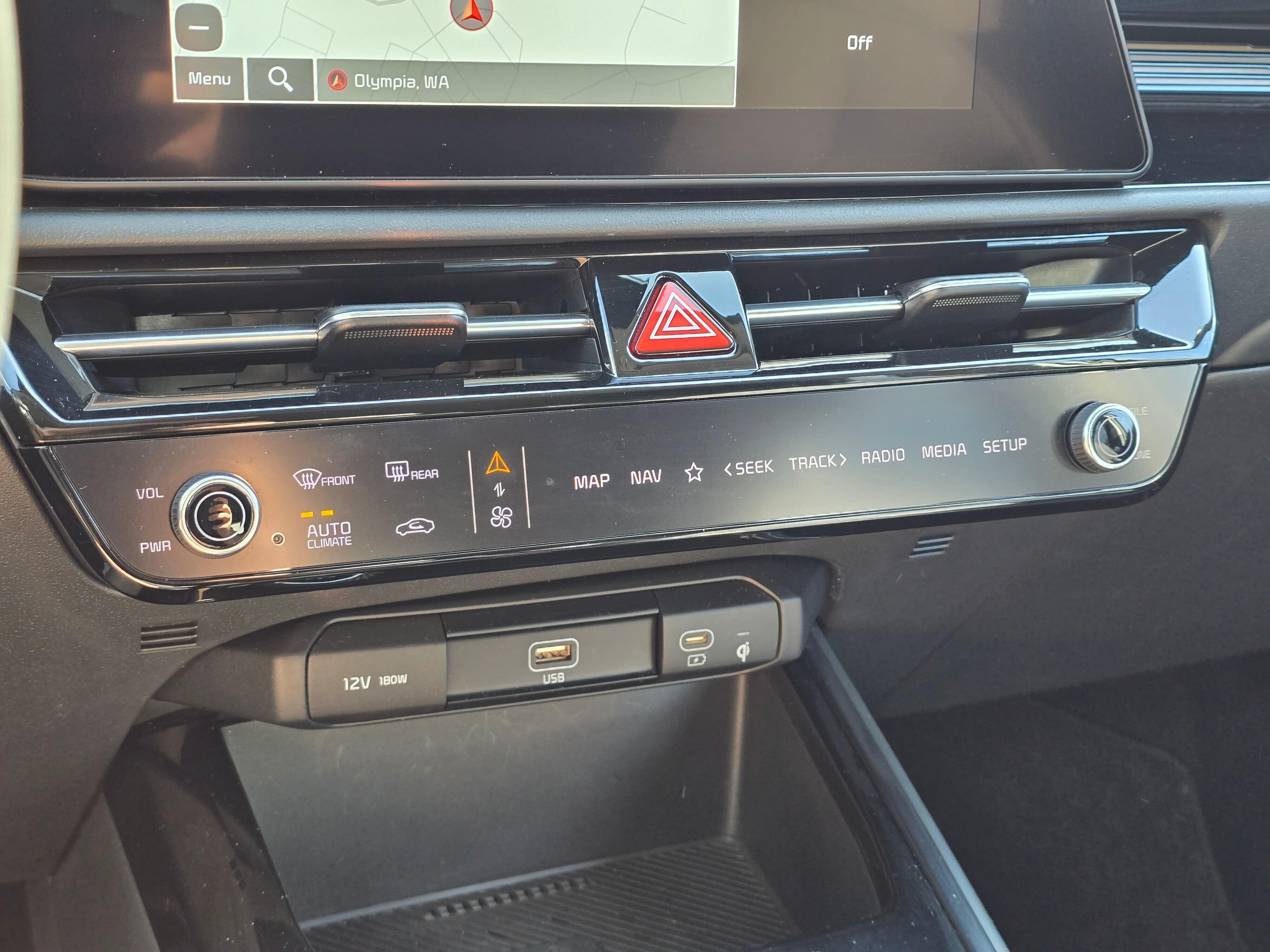 Certified Used 2023 Snow White Pearl Kia Wind image 21