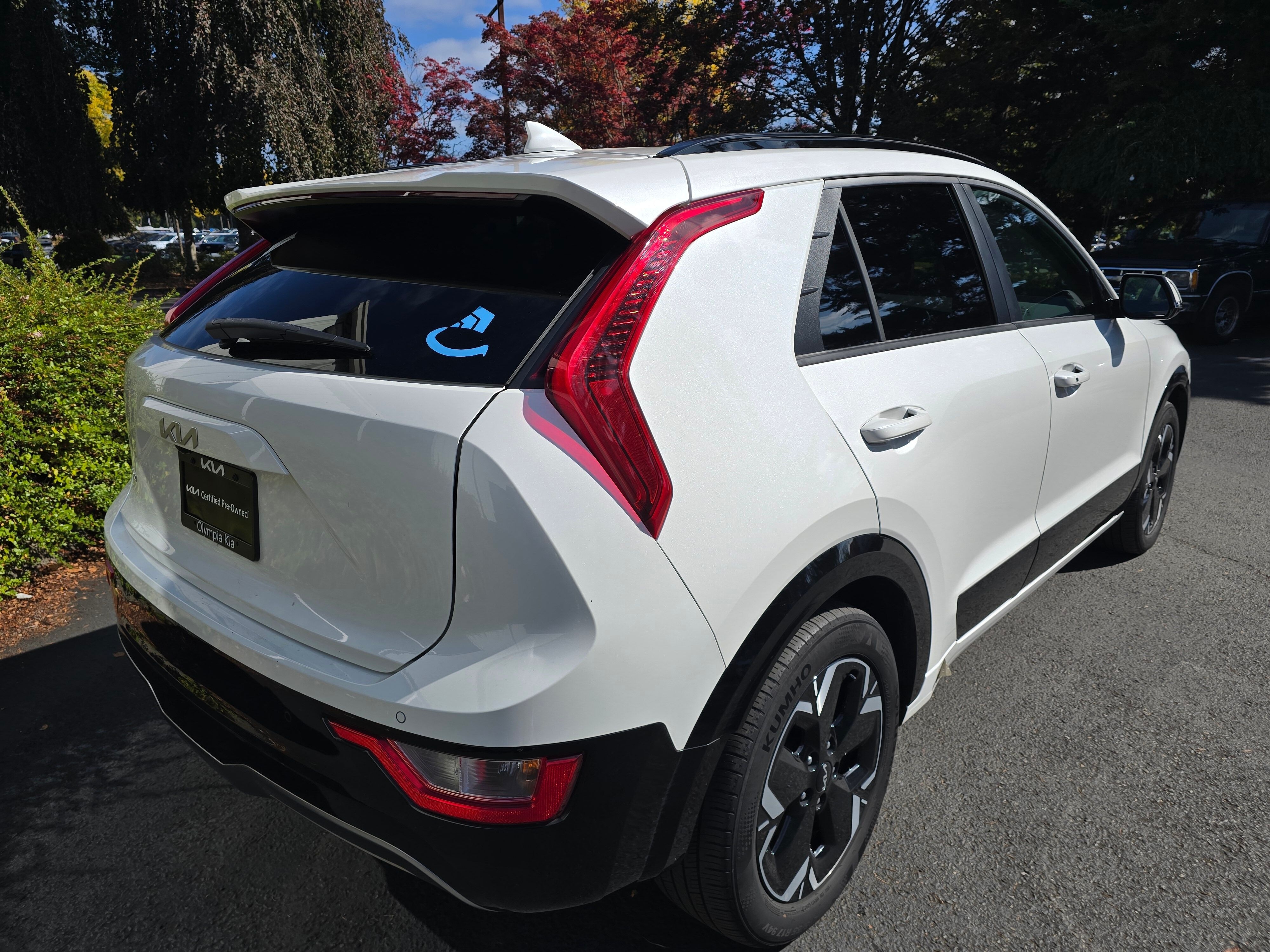 Certified Used 2023 Snow White Pearl Kia Wind image 4