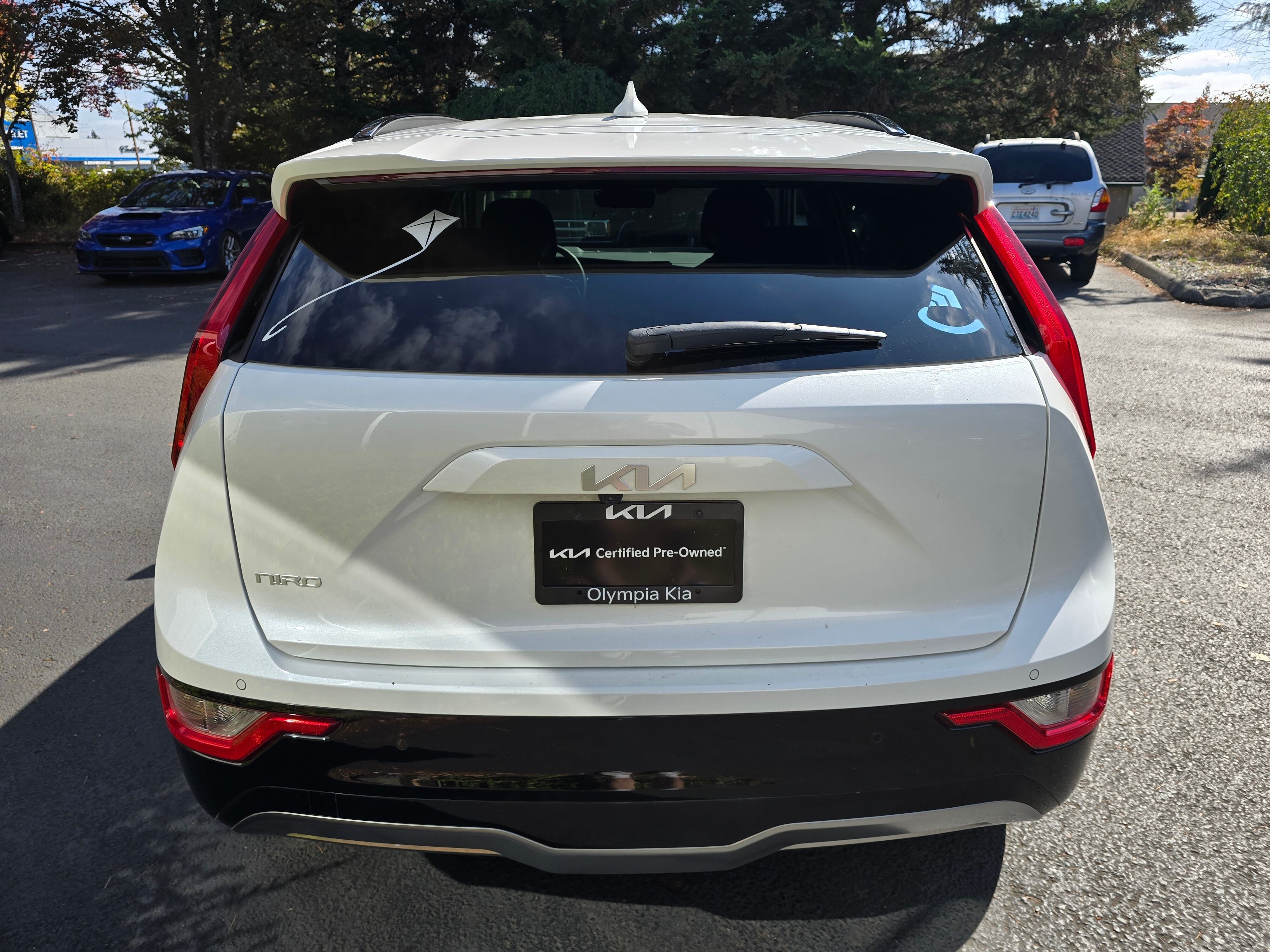 Certified Used 2023 Snow White Pearl Kia Wind image 5