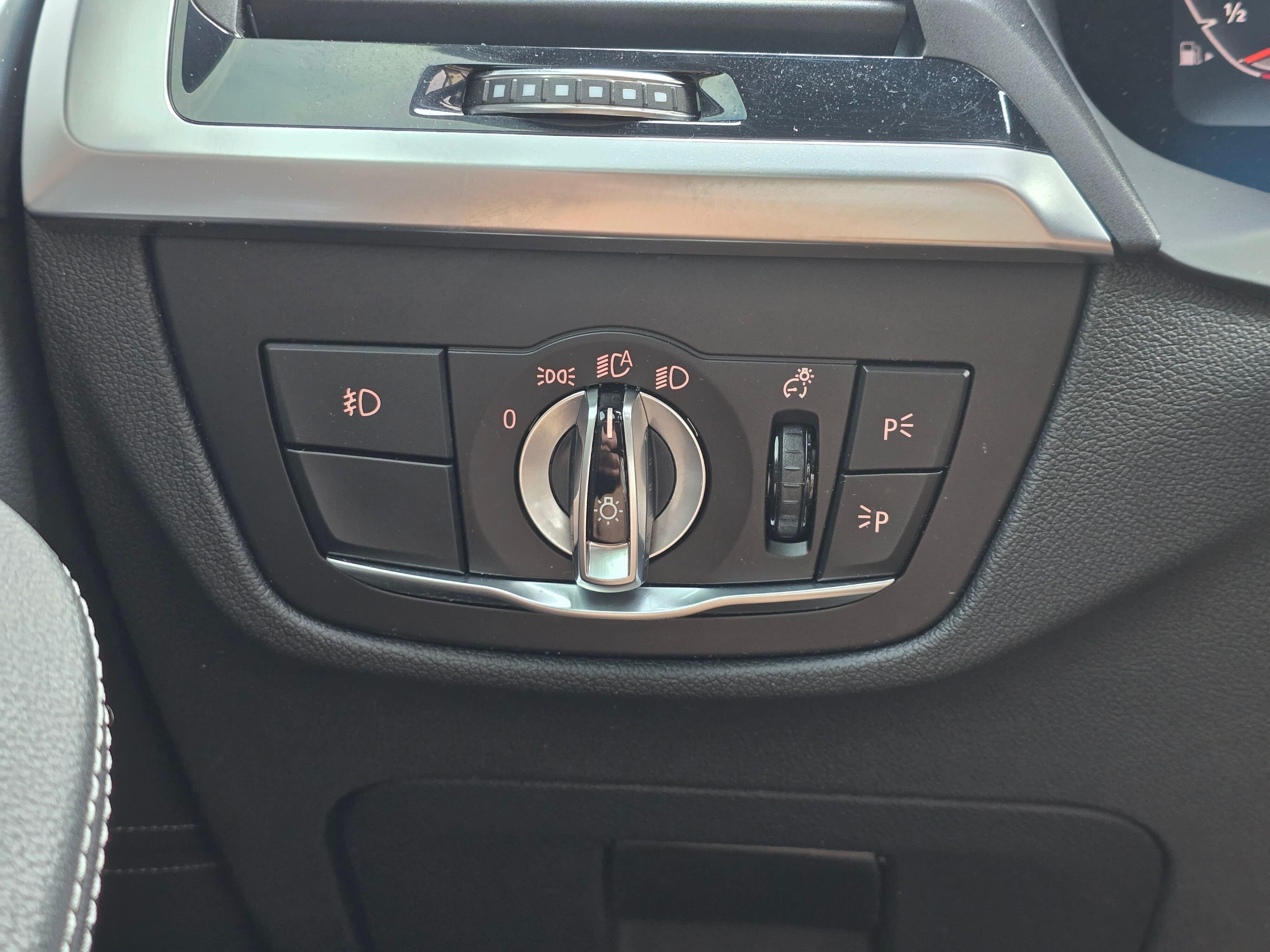 Used 2021  BMW xDrive30i image 18