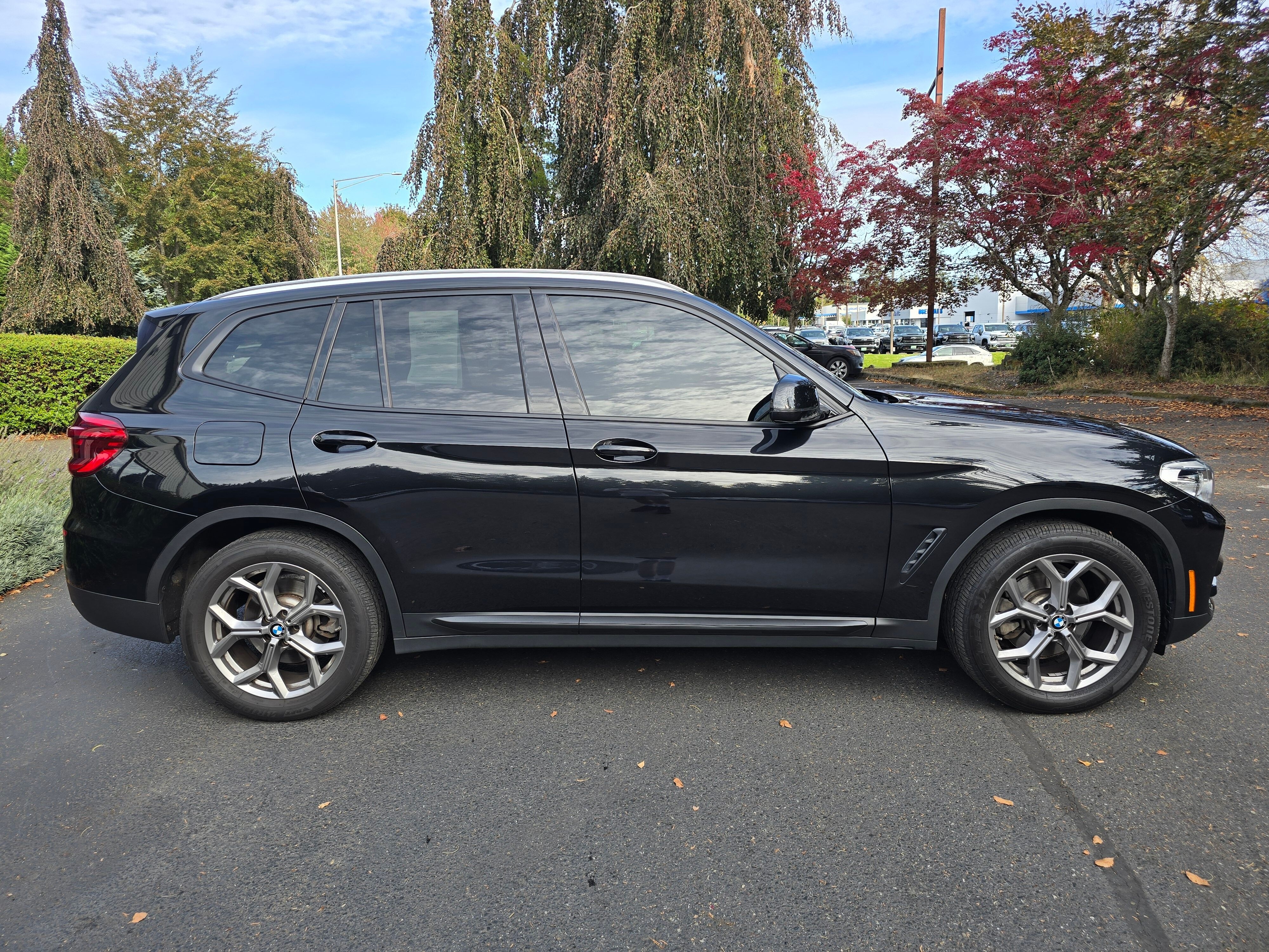 Used 2021  BMW xDrive30i image 3