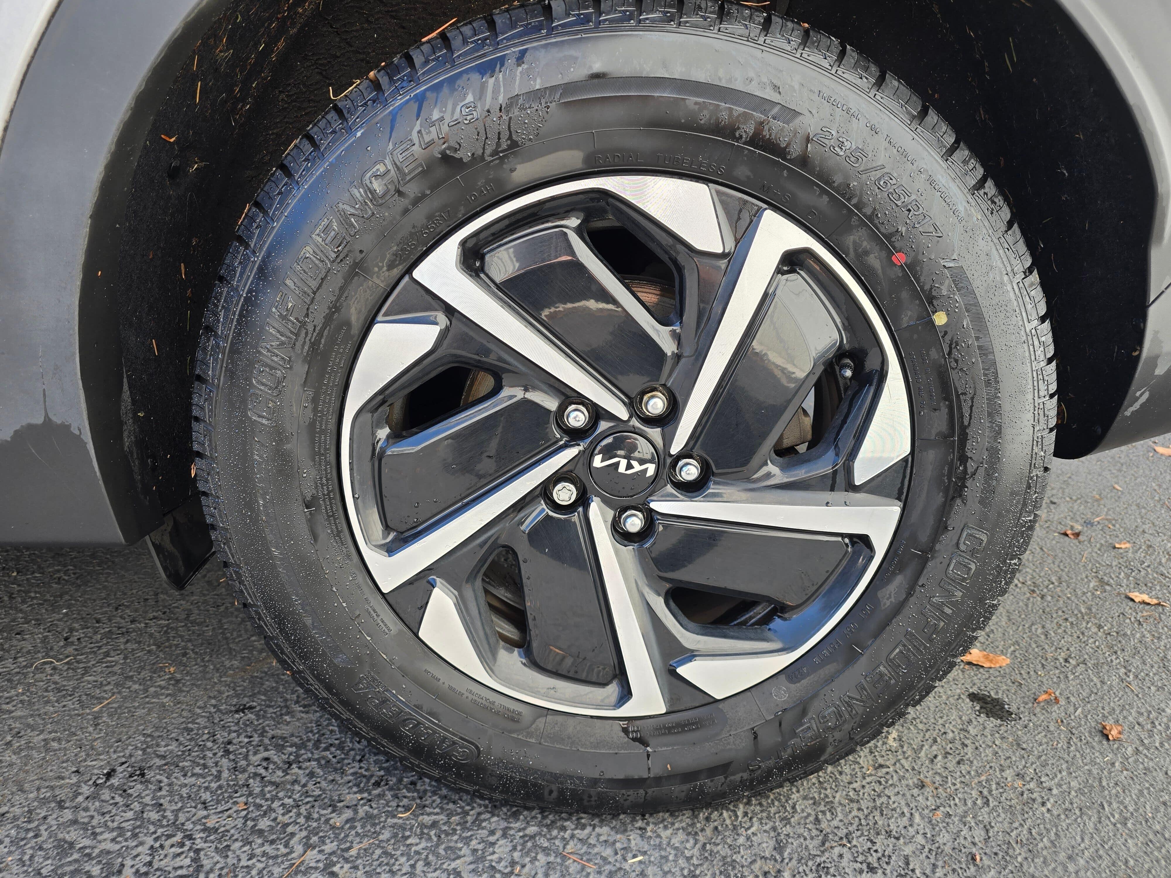 Certified Used 2023 Steel Gray Kia LX image 6
