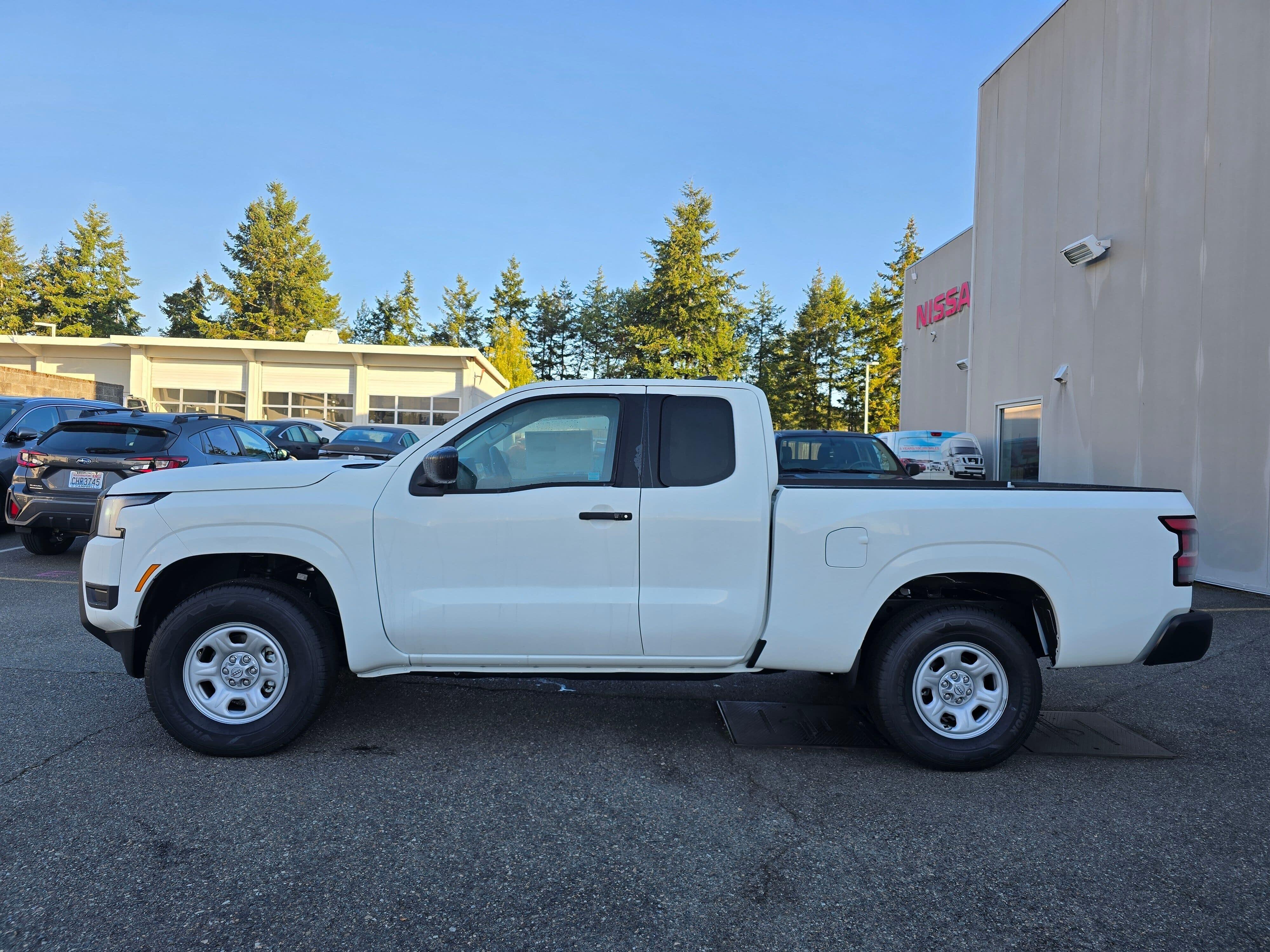 Glacier White 2026 Nissan Frontier Pickup Truck Four-Wheel Drive 9-Speed Automatic Overdrive