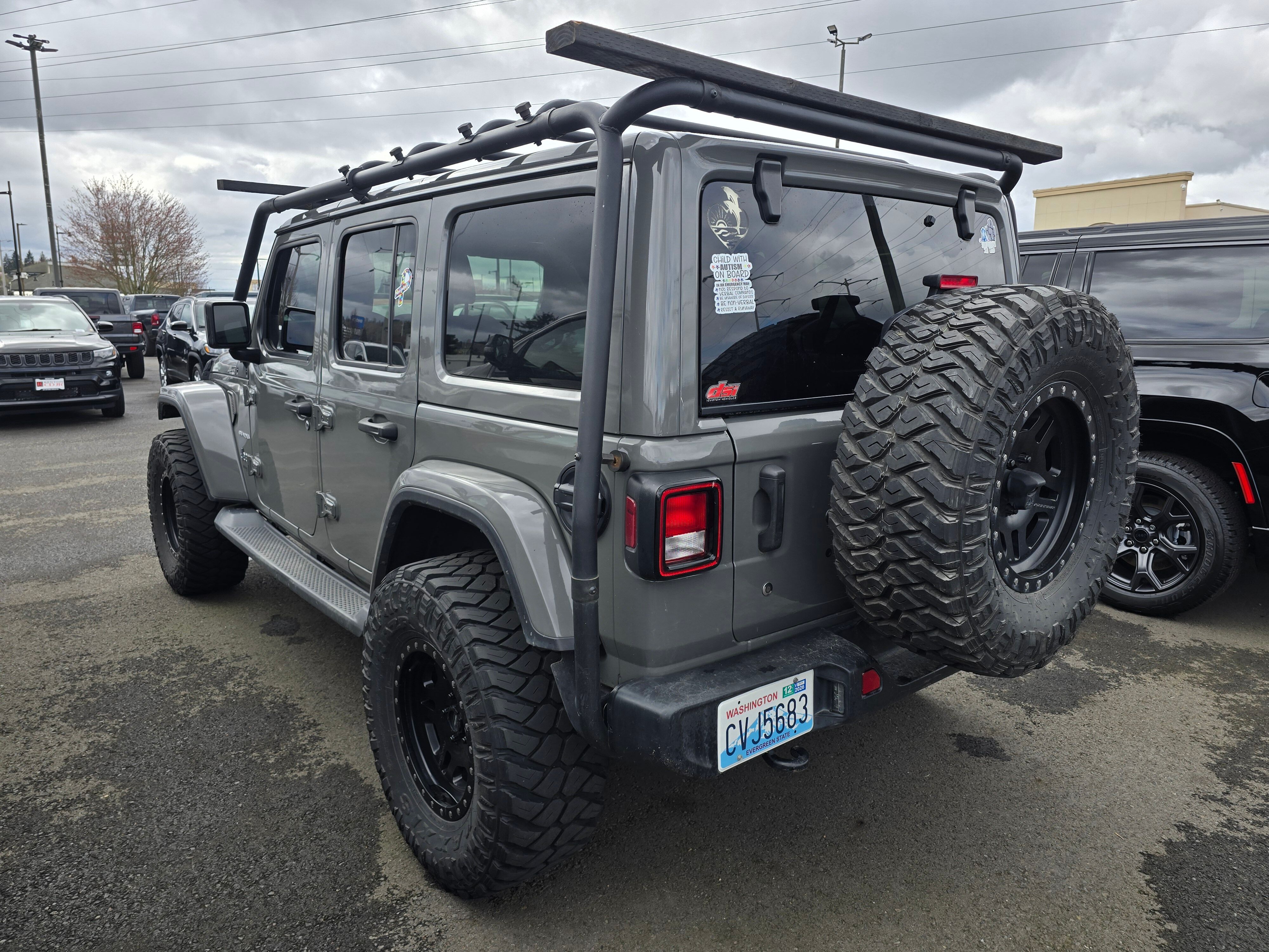 View vehicle photo 4