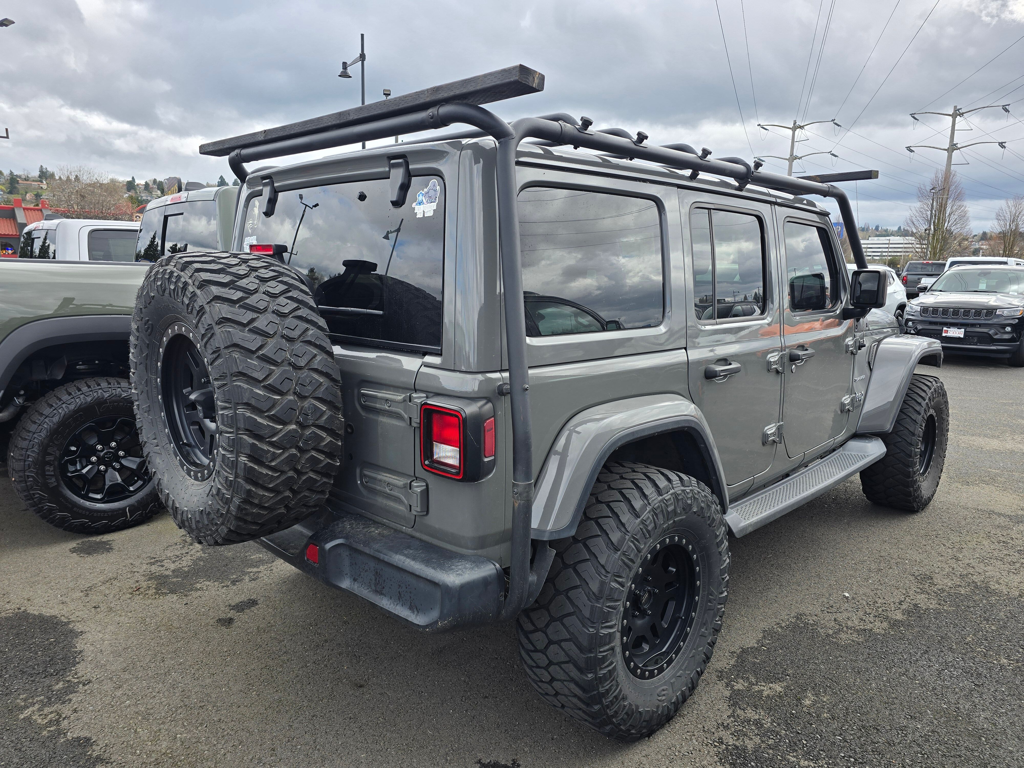 View vehicle photo 3