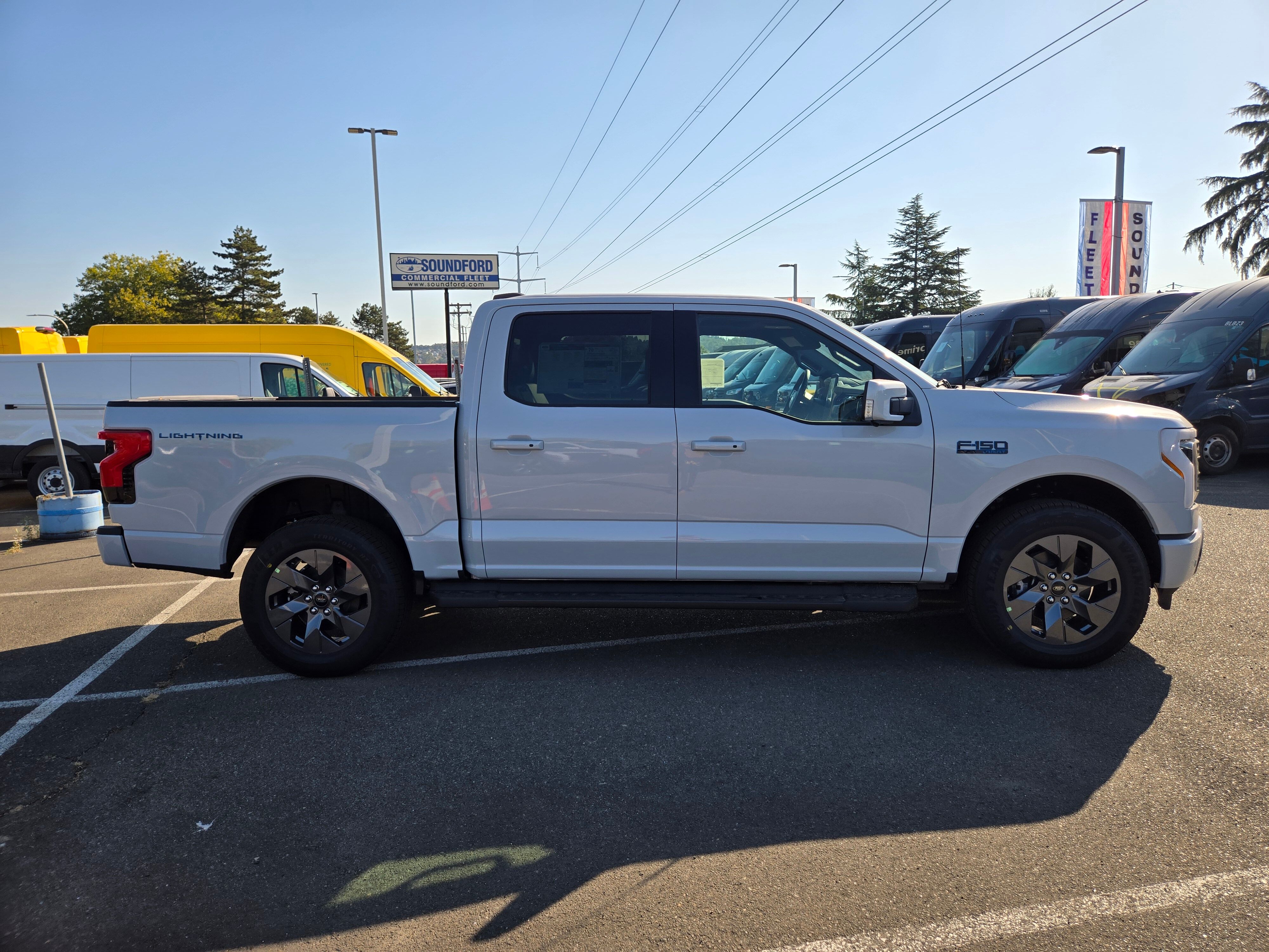 View vehicle photo 4