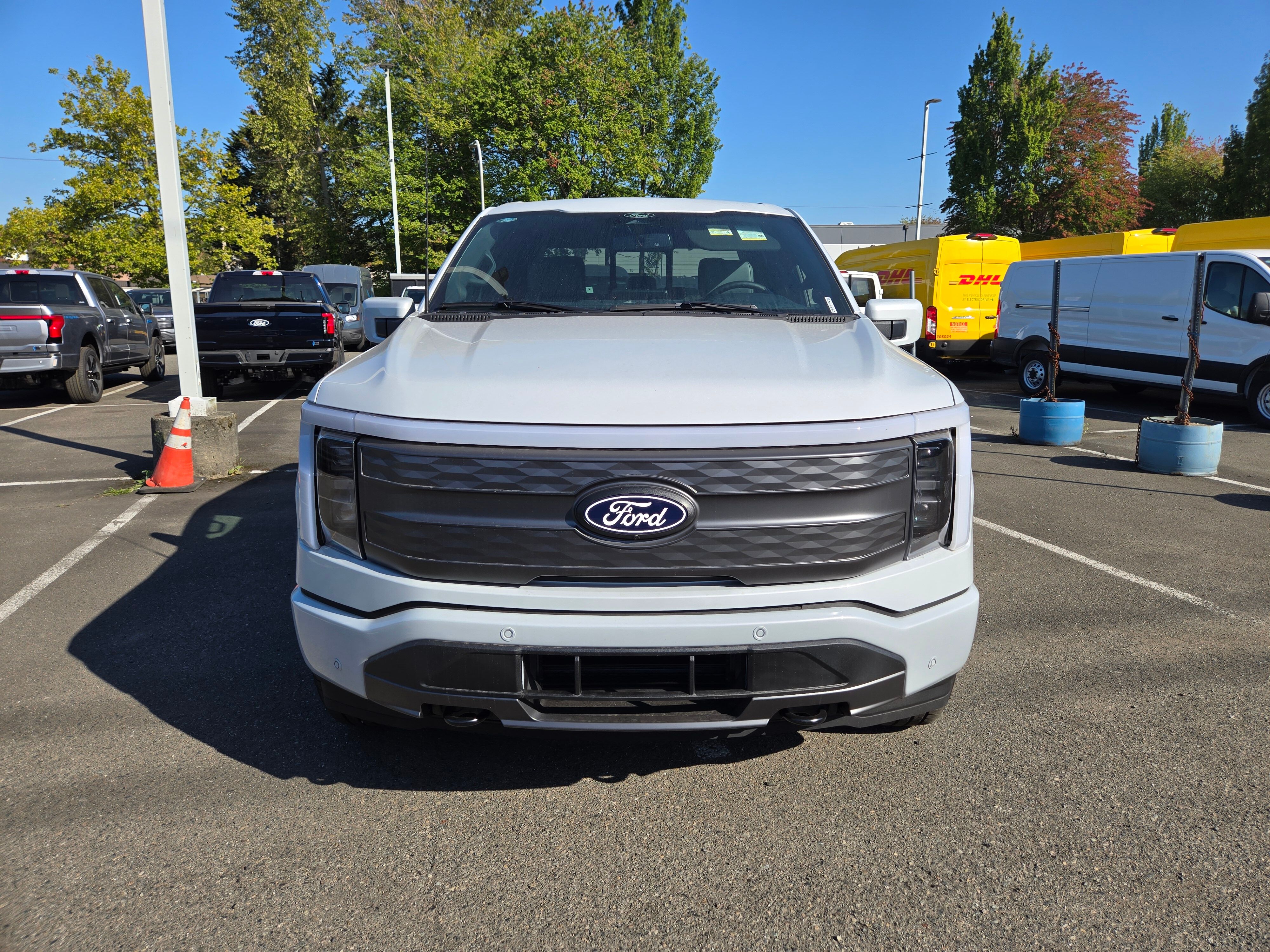 View vehicle photo 2