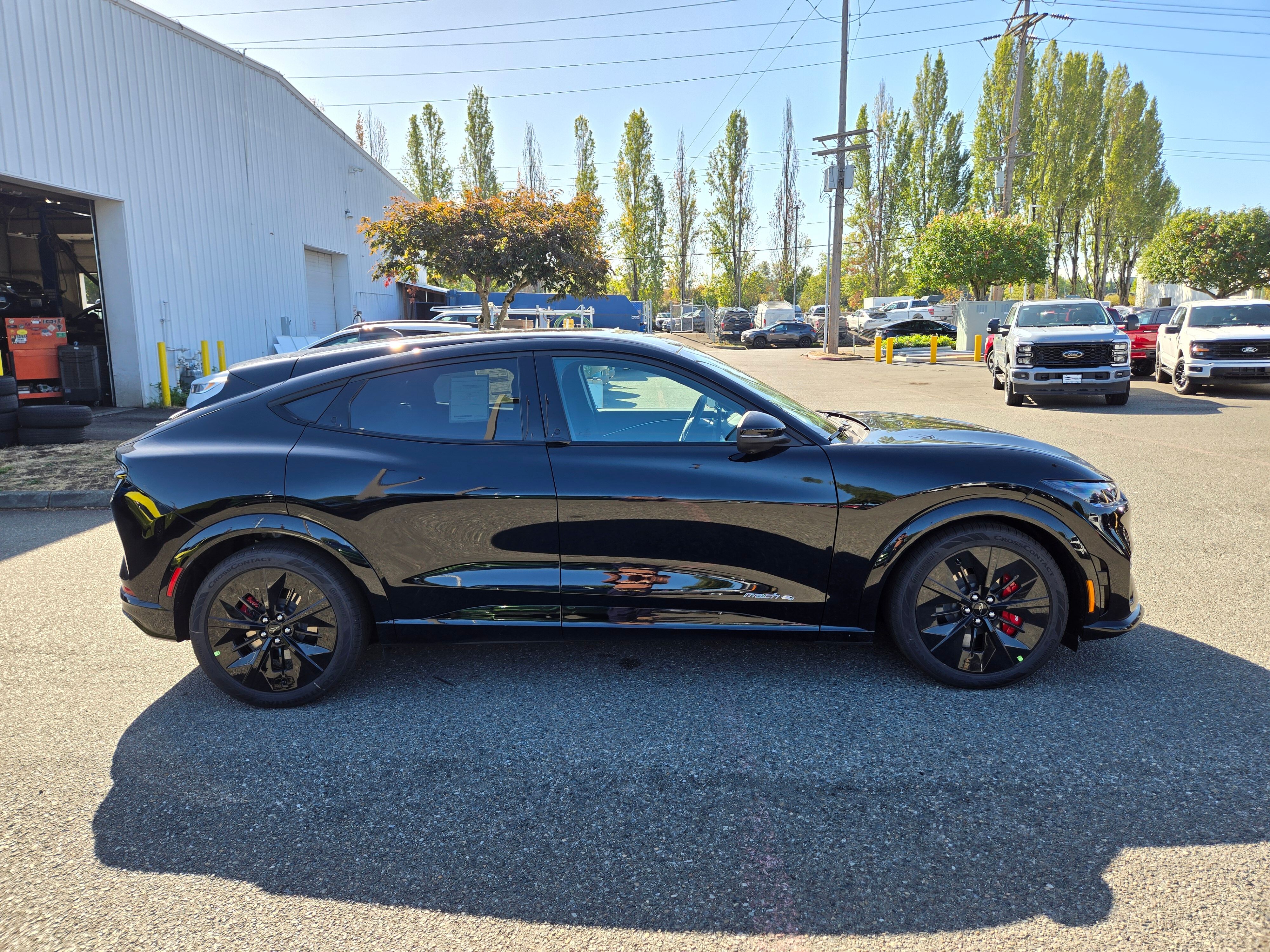 View vehicle photo 4