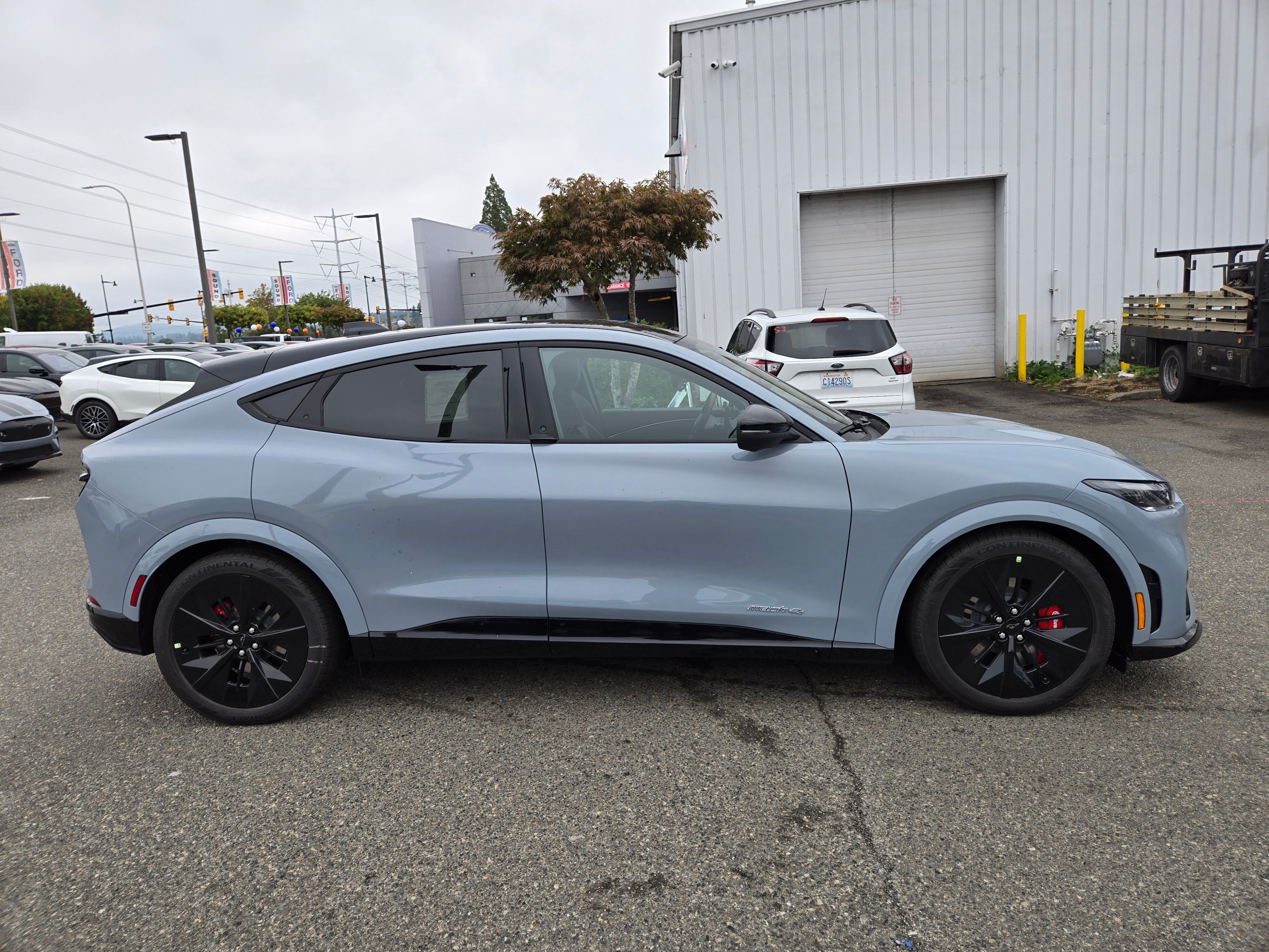 View vehicle photo 4