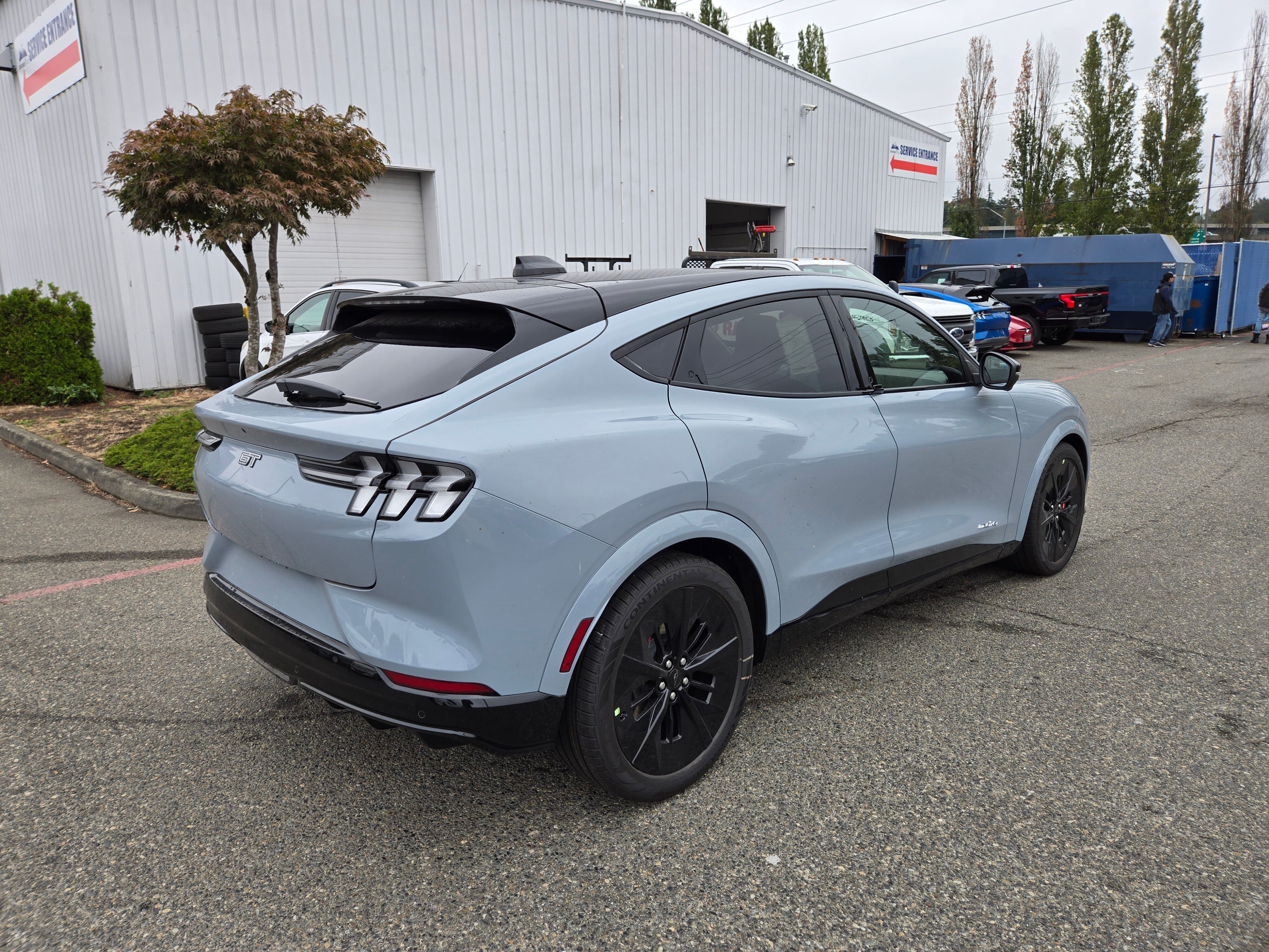 View vehicle photo 5
