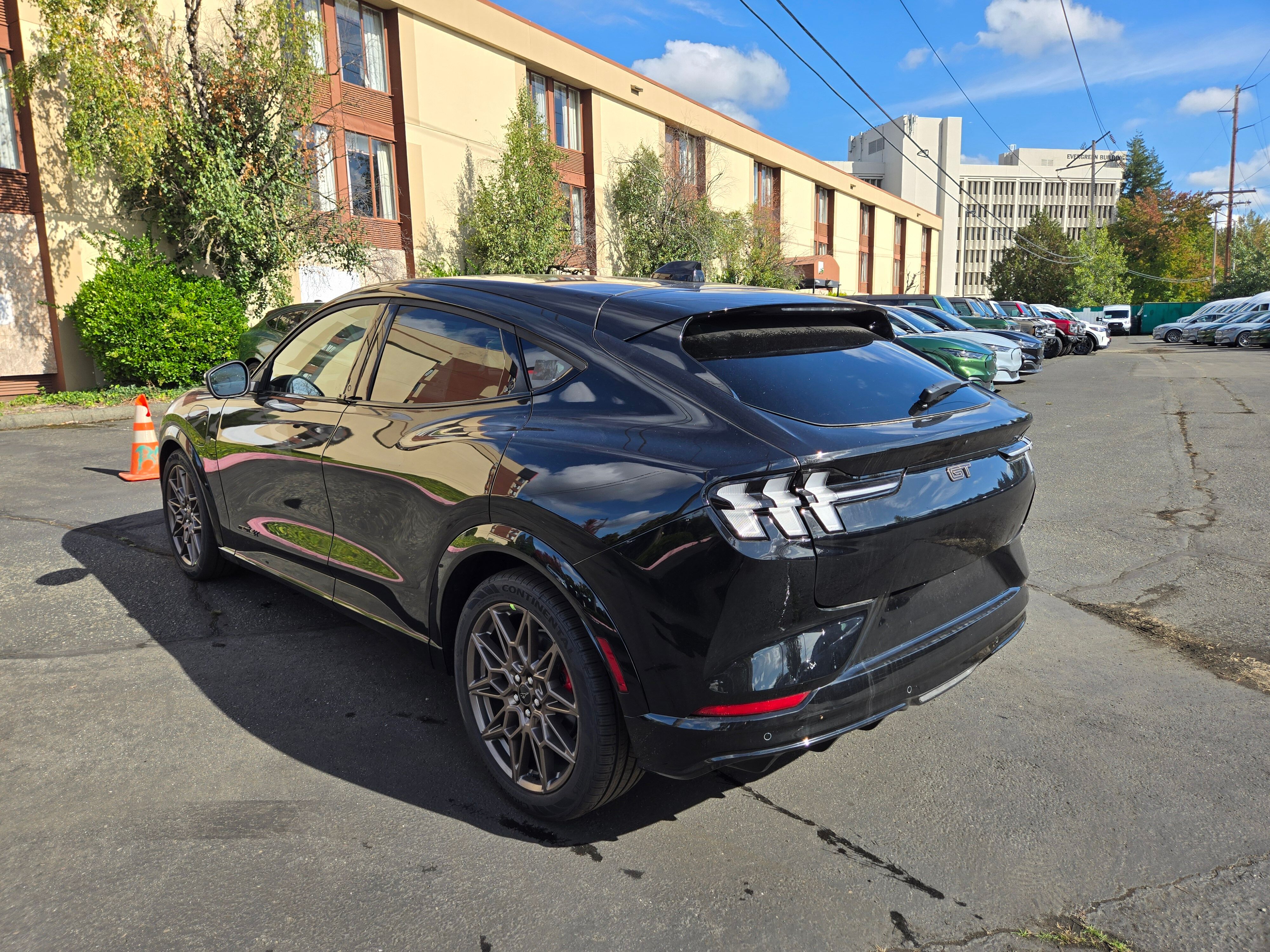 View vehicle photo 7